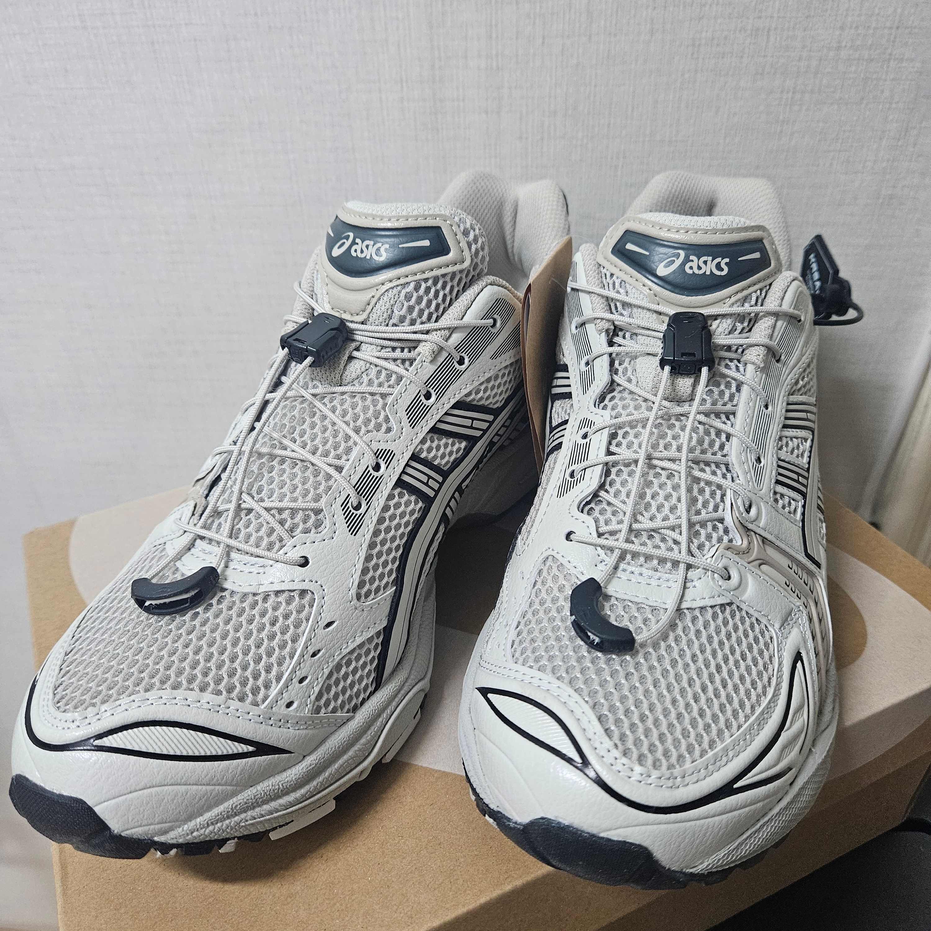 Asics Unlimited Gel-Kayano 14 Smoke Grey 착용 스타일 - 2