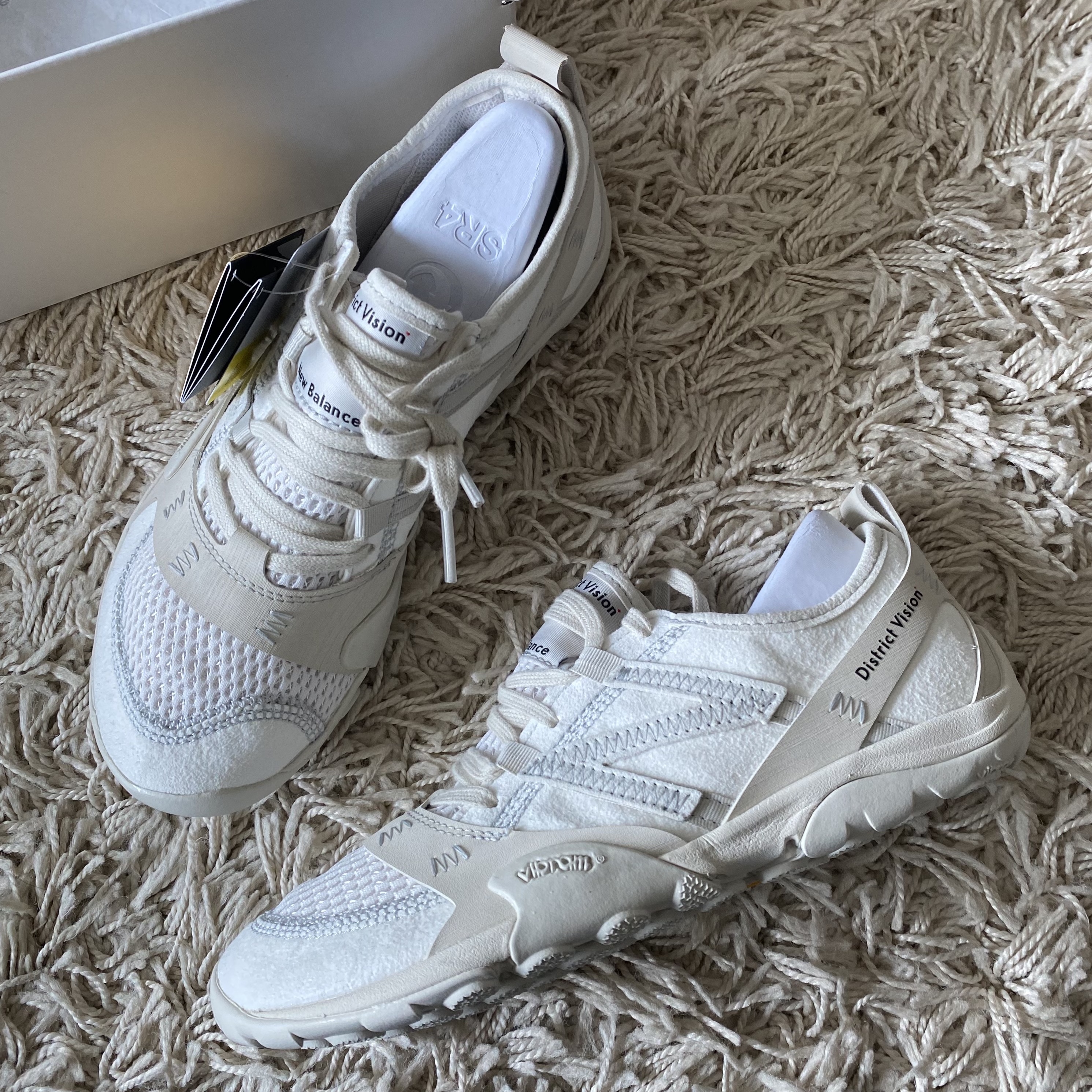 New Balance x District Vision MT10O Cloud Dancer 착용 스타일