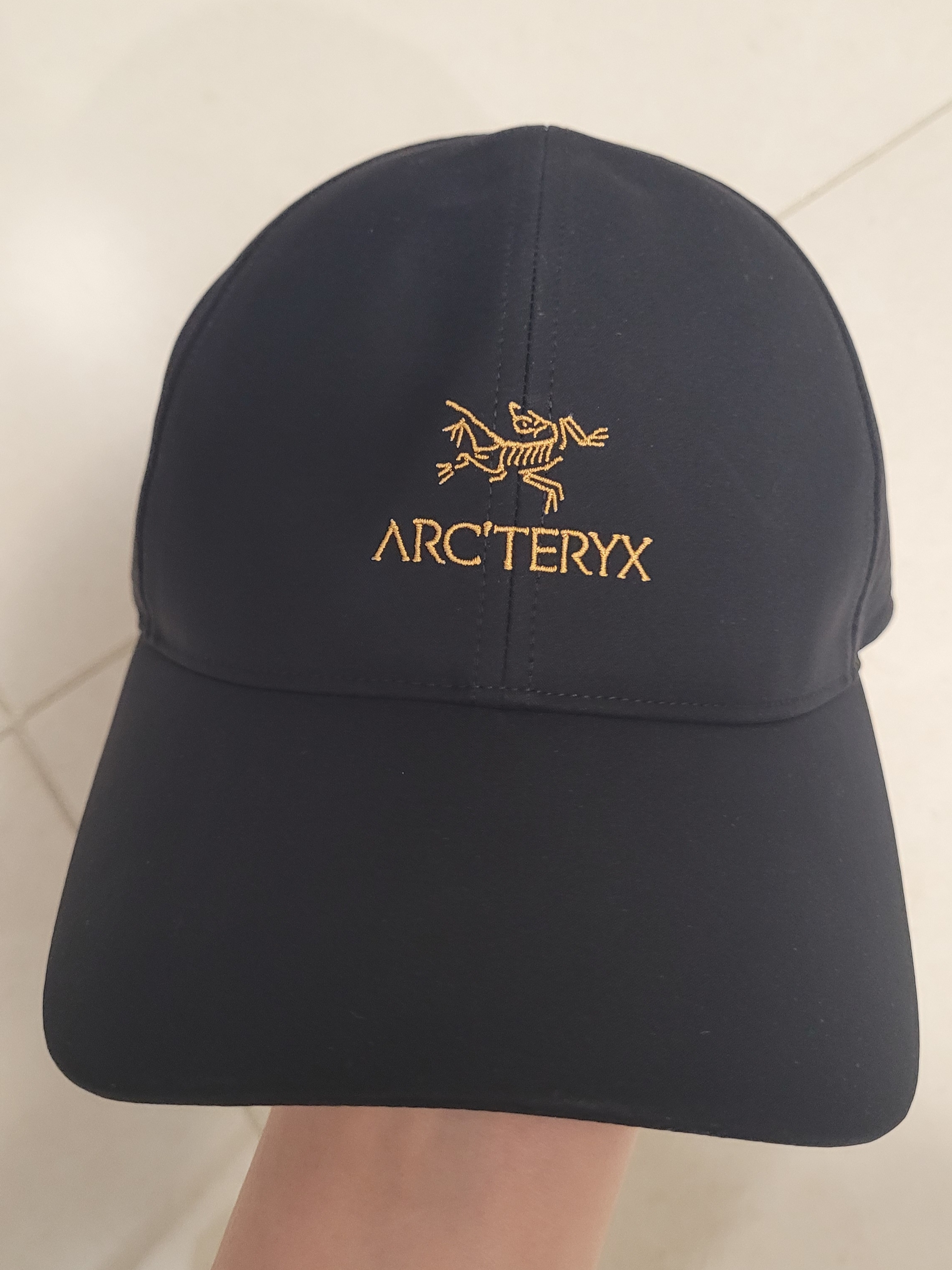 Arc'teryx Bird Word Cap 24K Black 착용 스타일 - 4