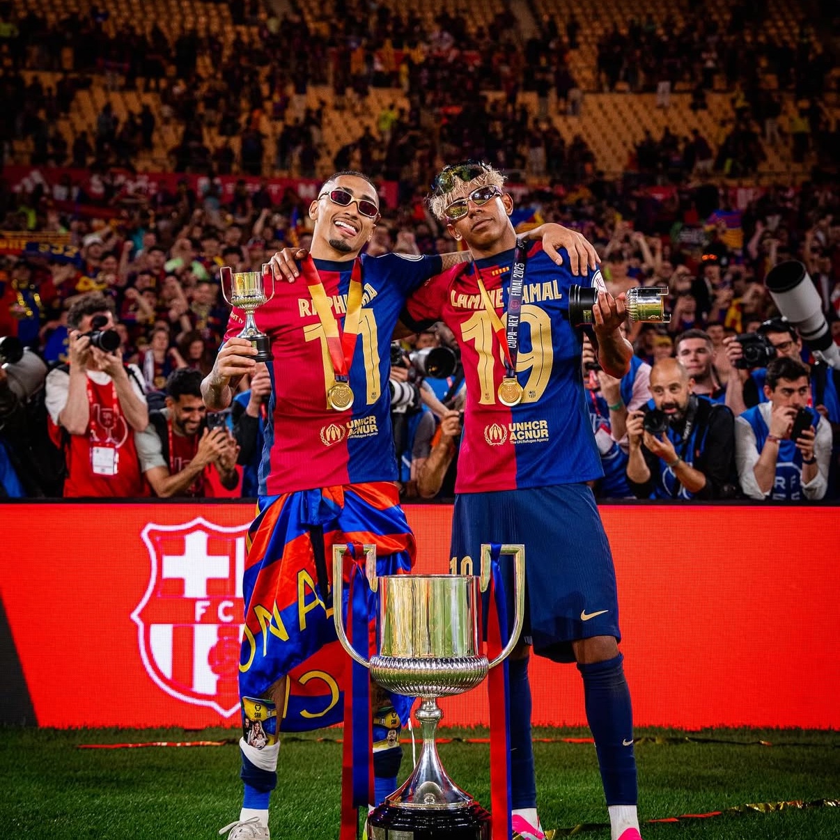 Nike FC Barcelona 2024/25 Dri-Fit Stadium Home Jersey Deep Royal Blue Noble Red (Non Marking Ver.) 착용 스타일 - 4