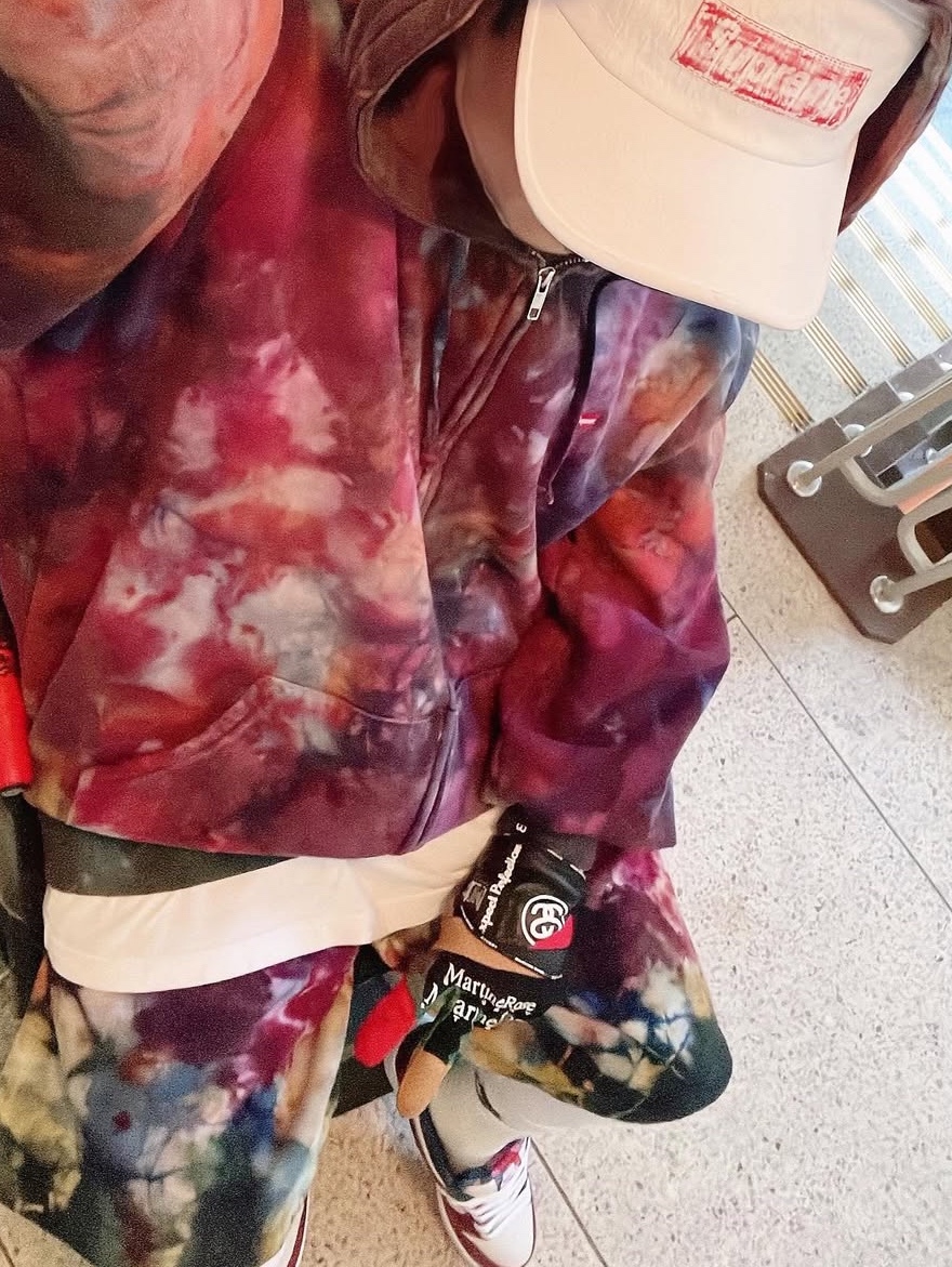 Supreme Overdyed Small Box Zip Up Hooded Sweatshirt Multicolor - 24SS, Supreme Overdyed Small Box Sweatshort Multicolor - 24SS 착용 스타일 - 2