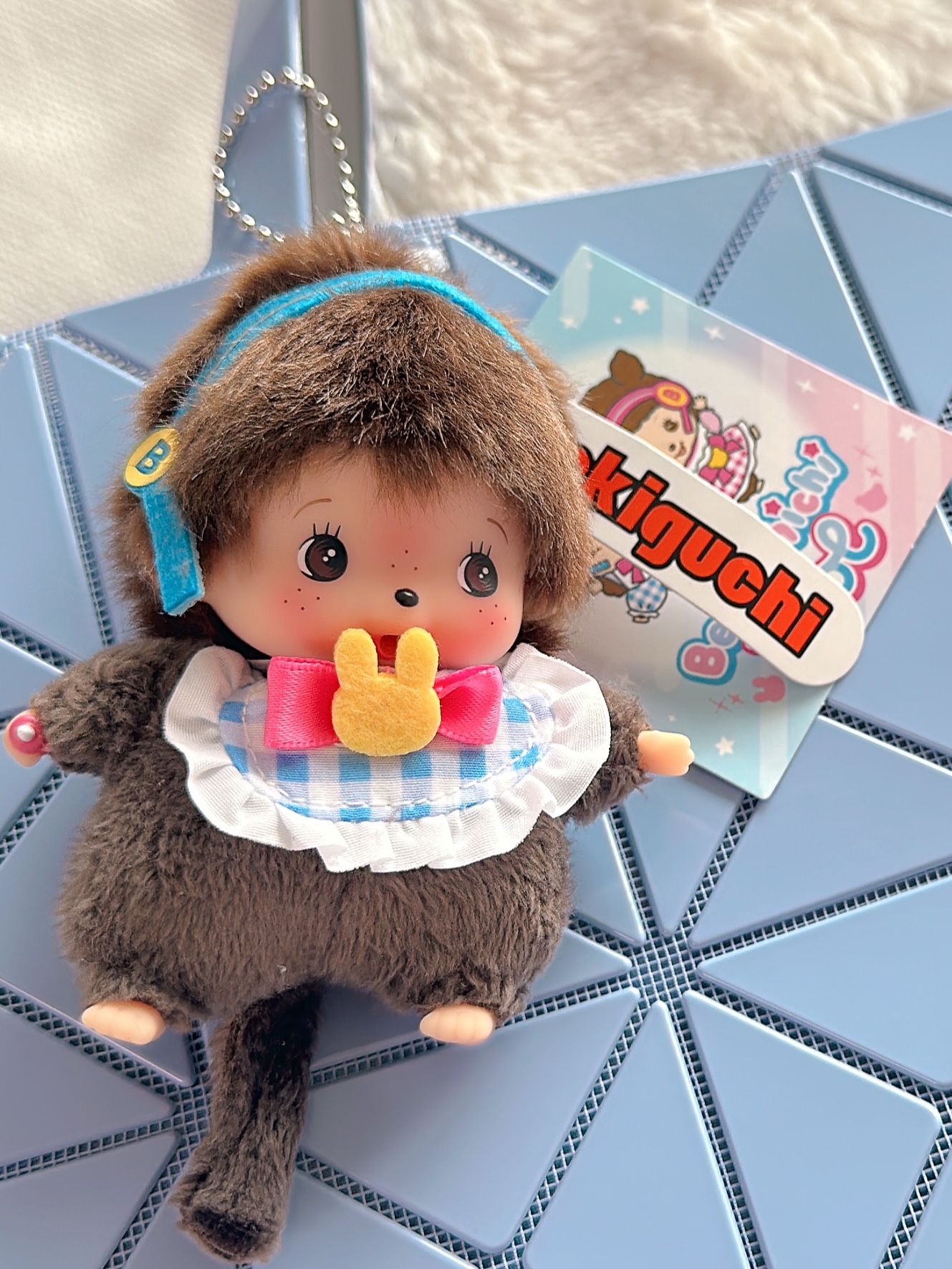 Bao Bao Issey Miyake Lucent One-Tone Tote Bag Light Blue, Monchhichi Colors Key Chain Blue 착용 스타일 - 2