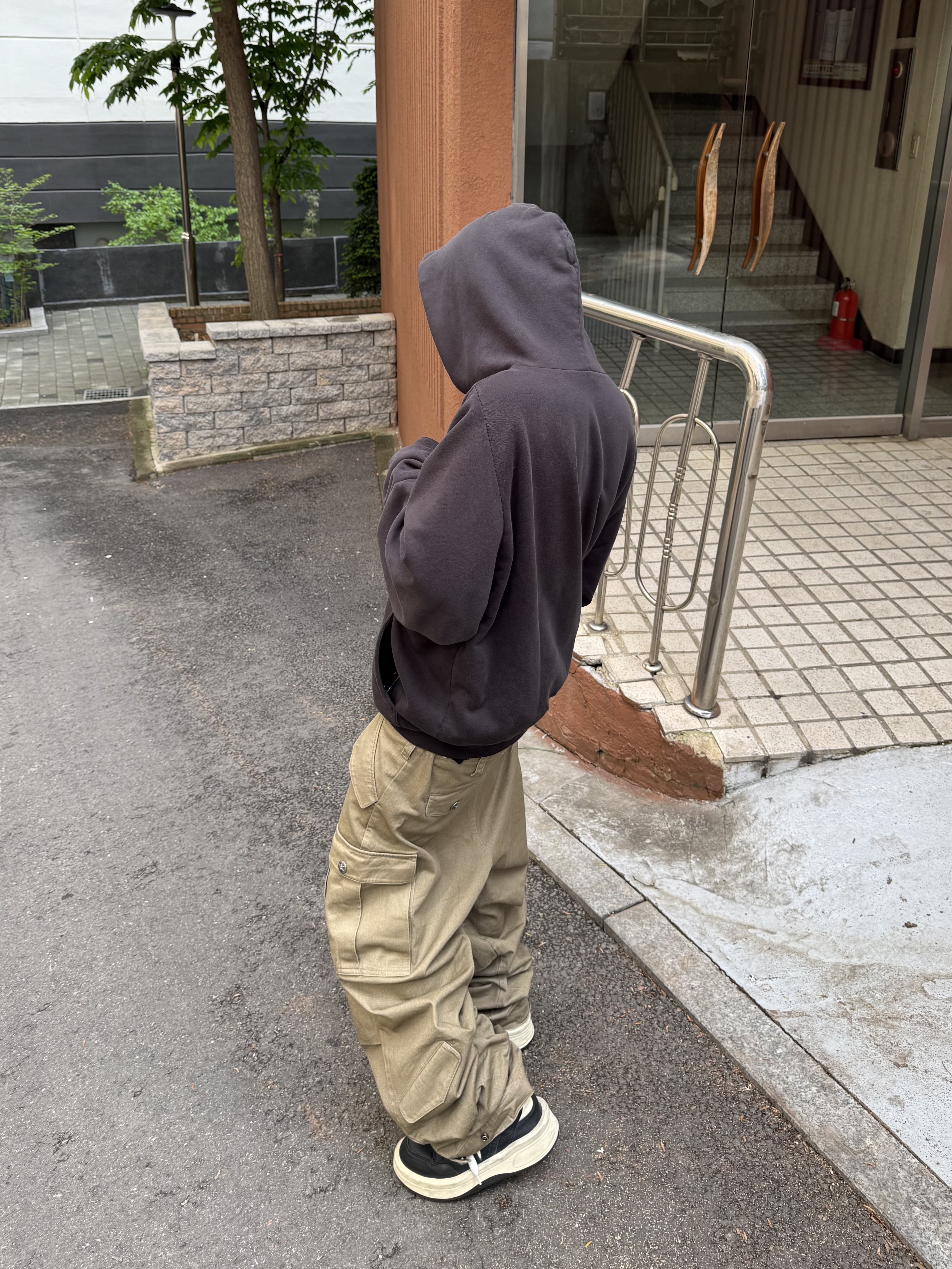 [KREAM 단독] Aoiro Cutted Double Knee Pants Light Sage, Balenciaga 3XL Sneakers Beige 착용 스타일 - 6