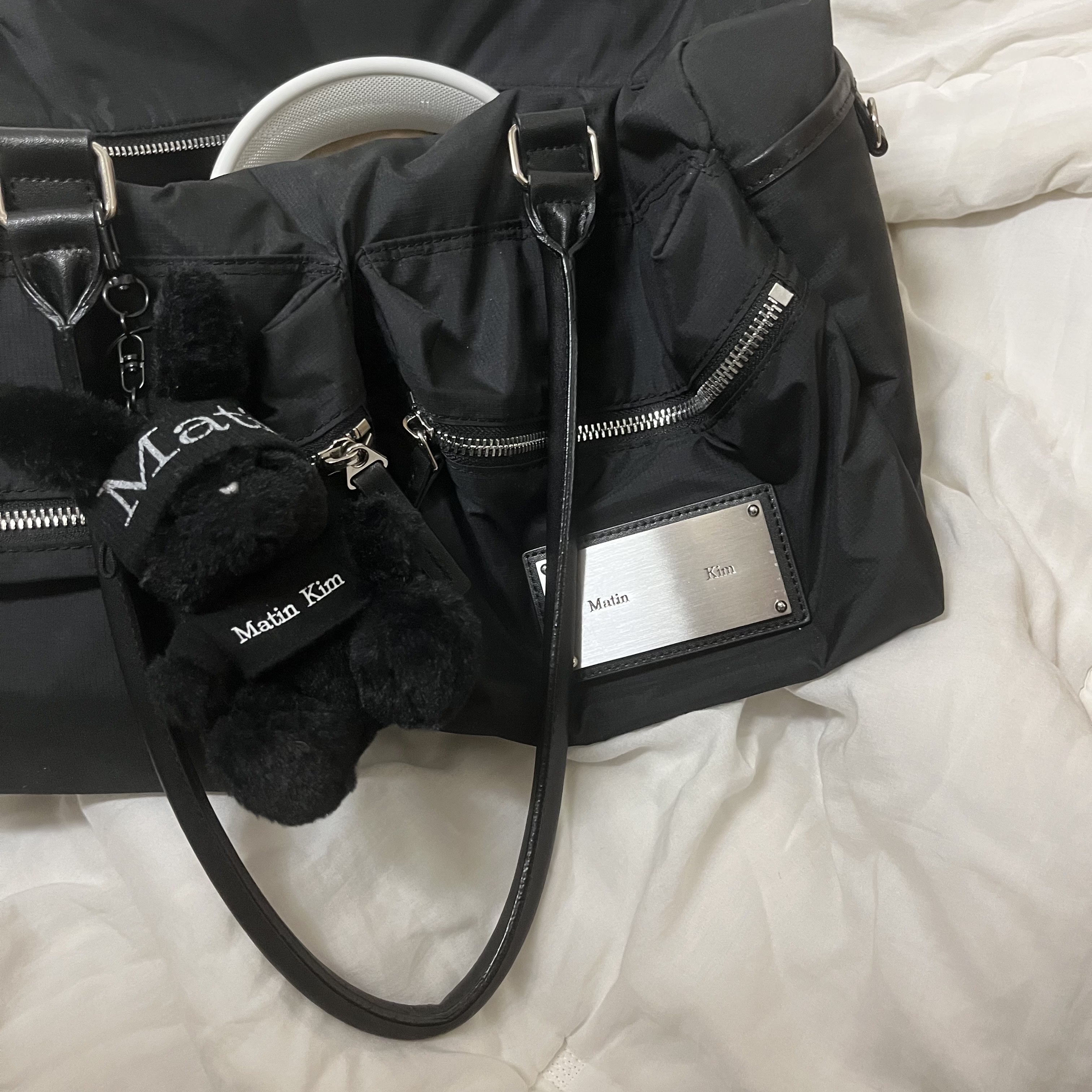 Matin Kim Black Bunny Toy Keyring Black, Matin Kim Cargo Sporty Tote Bag Black 착용 스타일