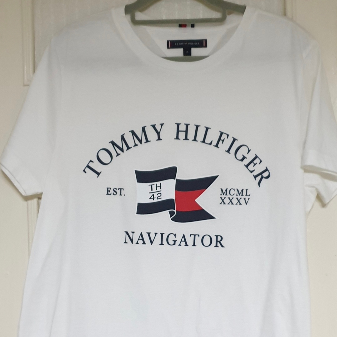 Tommy Hilfiger Core Flag Crew Neck T-Shirt White 착용 스타일