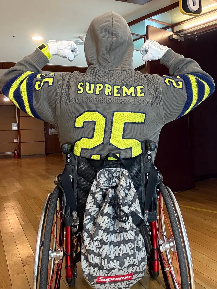 Supreme Sport Zip Up Hooded Sweater Grey - 25SS, Nike x Off-White Air Force 1 Low Volt 착용 스타일 - 2