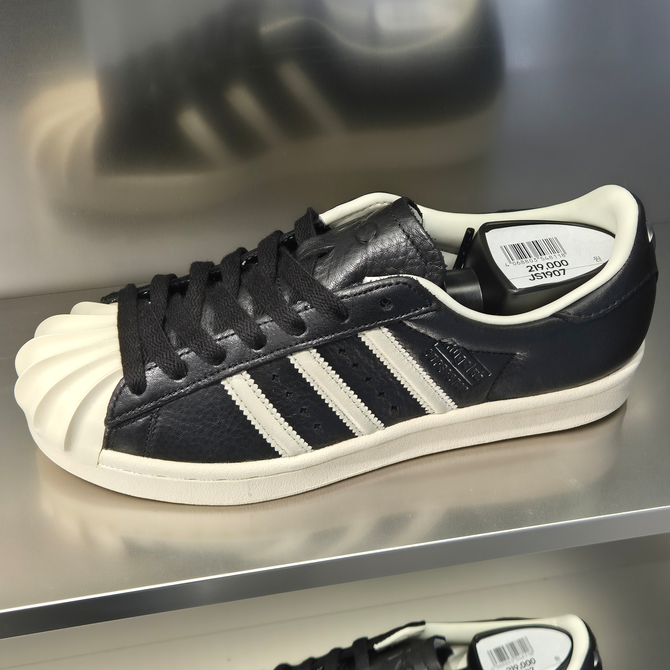 Adidas x Thug Club Superstar Vintage Core Black Cream White 착용 스타일
