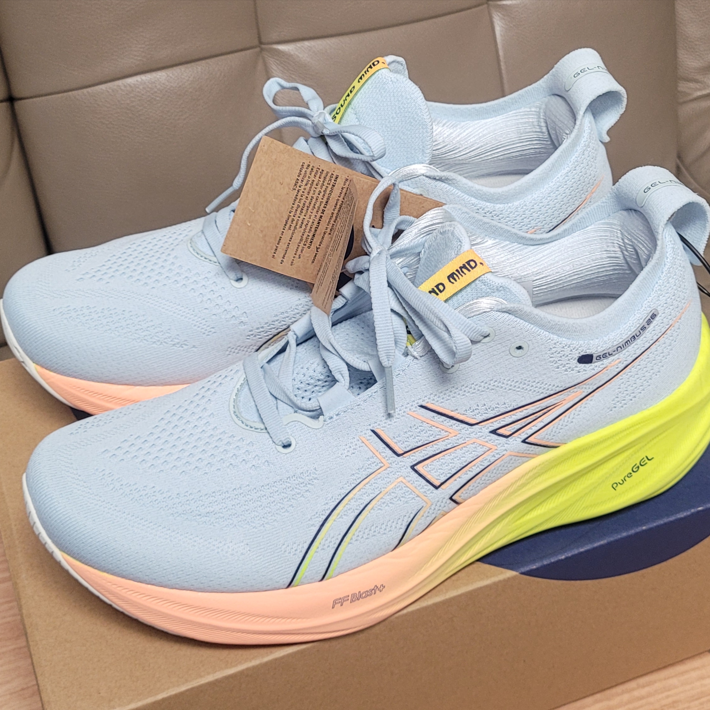 Asics Gel-Nimbus 26 Paris Cool Grey Safety Yellow 착용 스타일