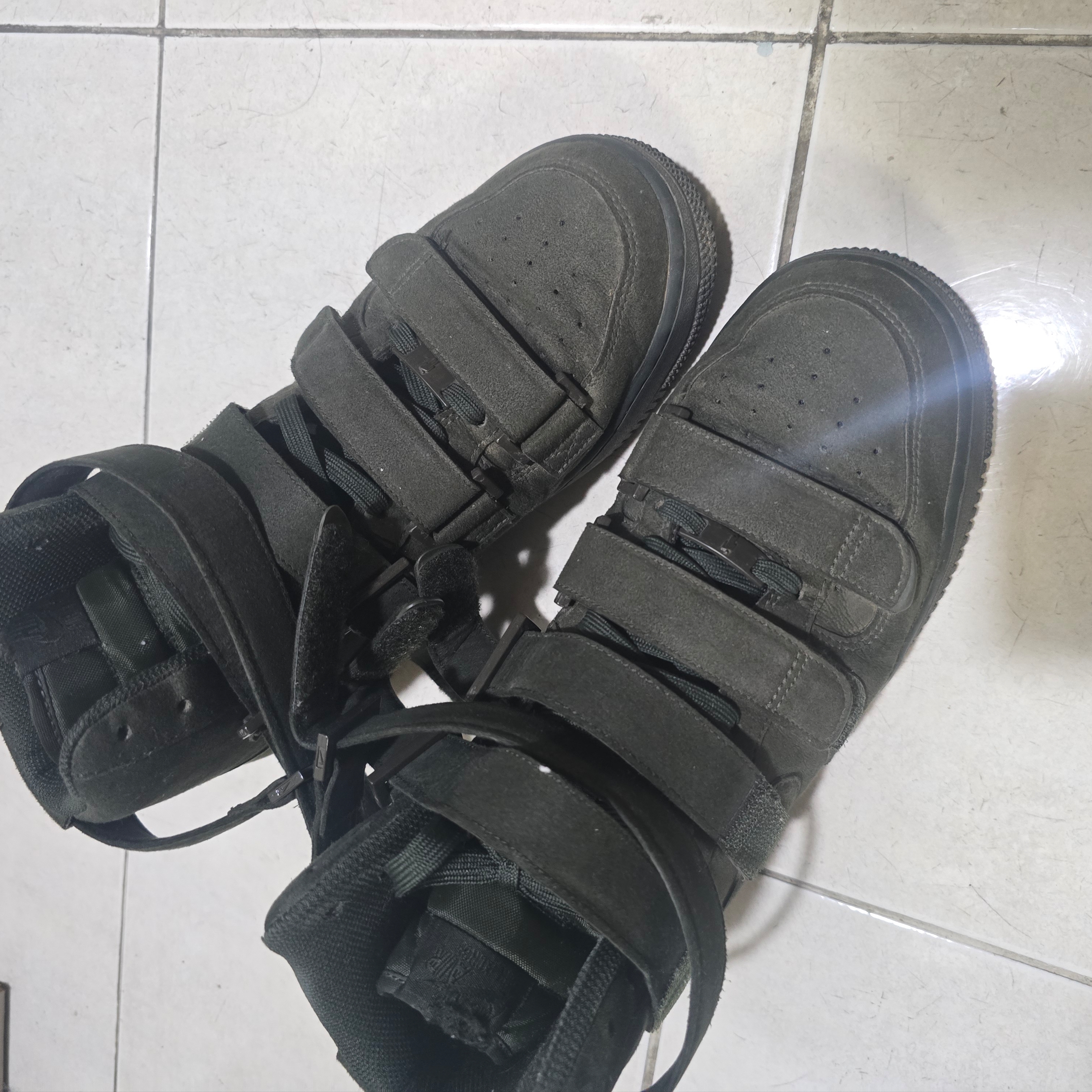 Nike x Billie Eilish Air Force 1 High '07 SP Sequoia 착용 스타일