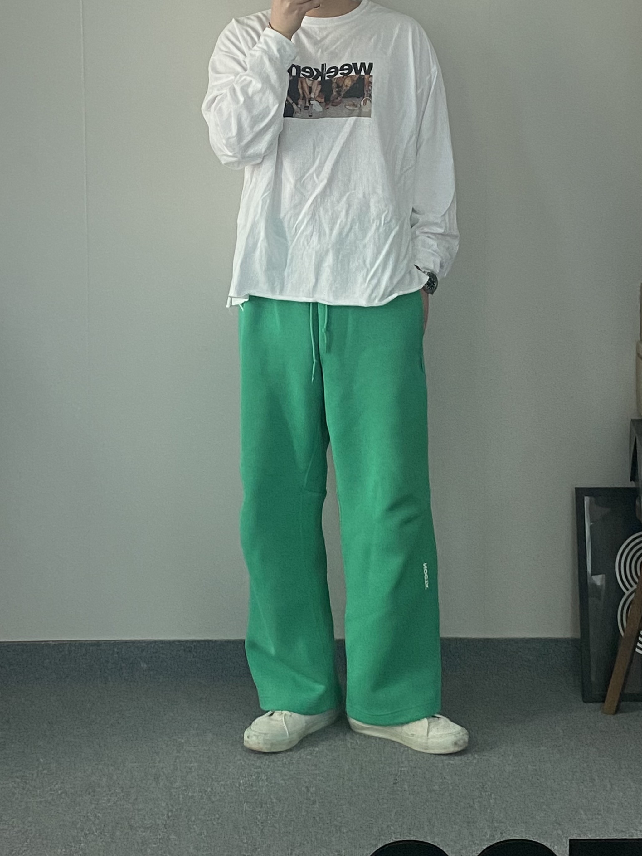 Nike x Drake Nocta Tech Fleece Open Hem Pants Stadium Green (FD8460-324), Vans Vault x JJJJound Sk8-Mid LX True White 착용 스타일