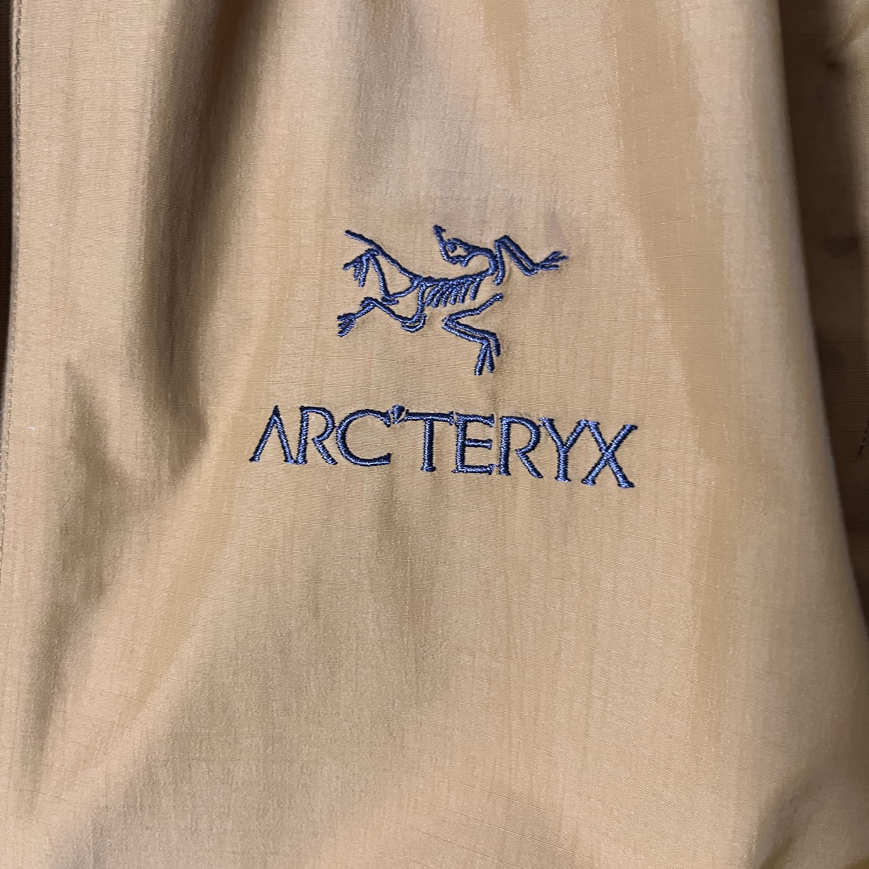 Arc'teryx Zeta SL Jacket Yukon 착용 스타일
