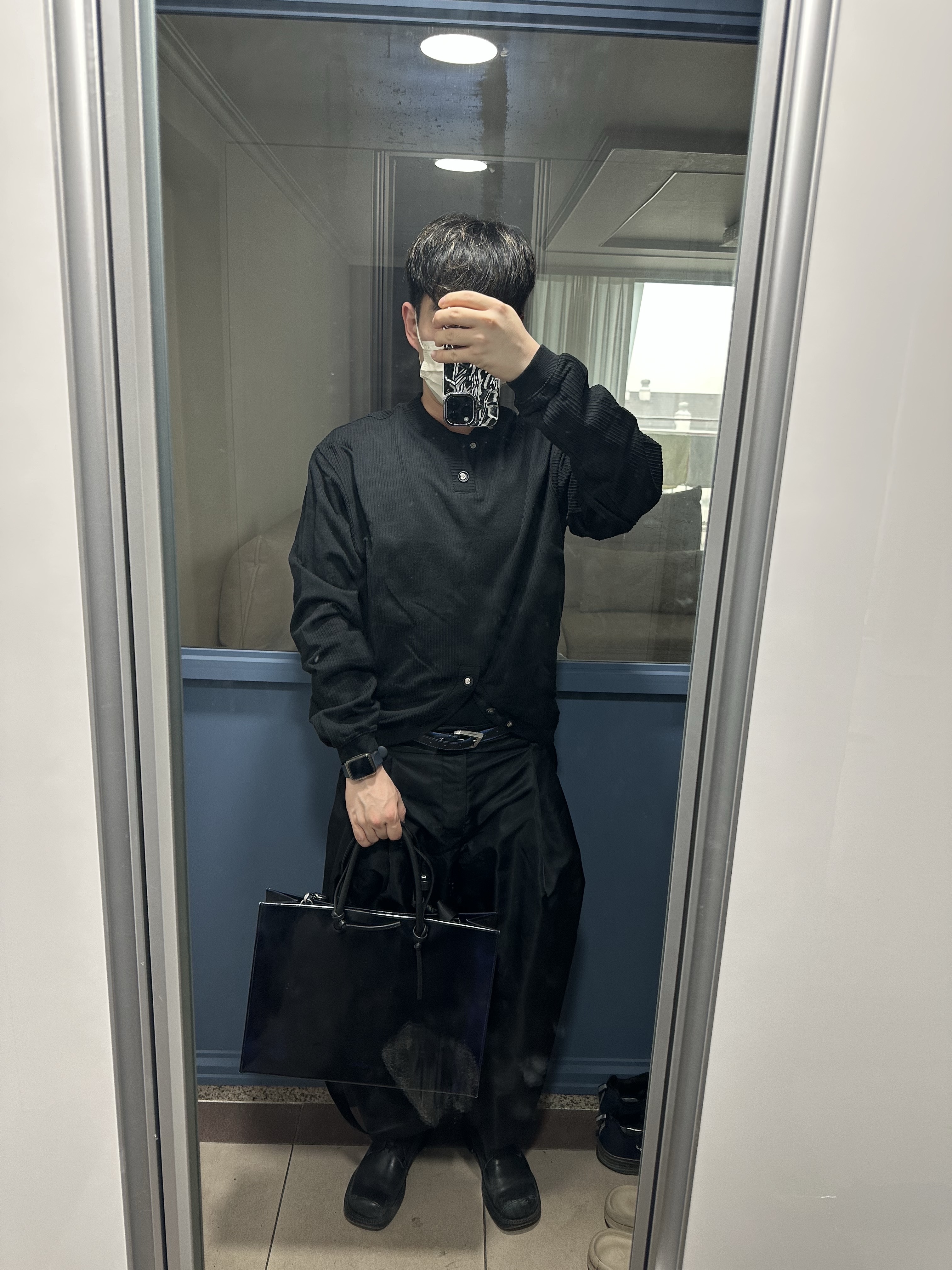 Ader Error Nyl Slacks Product 85 Noir, Ader Error Wide Burnid Shopper Bag Noir 착용 스타일