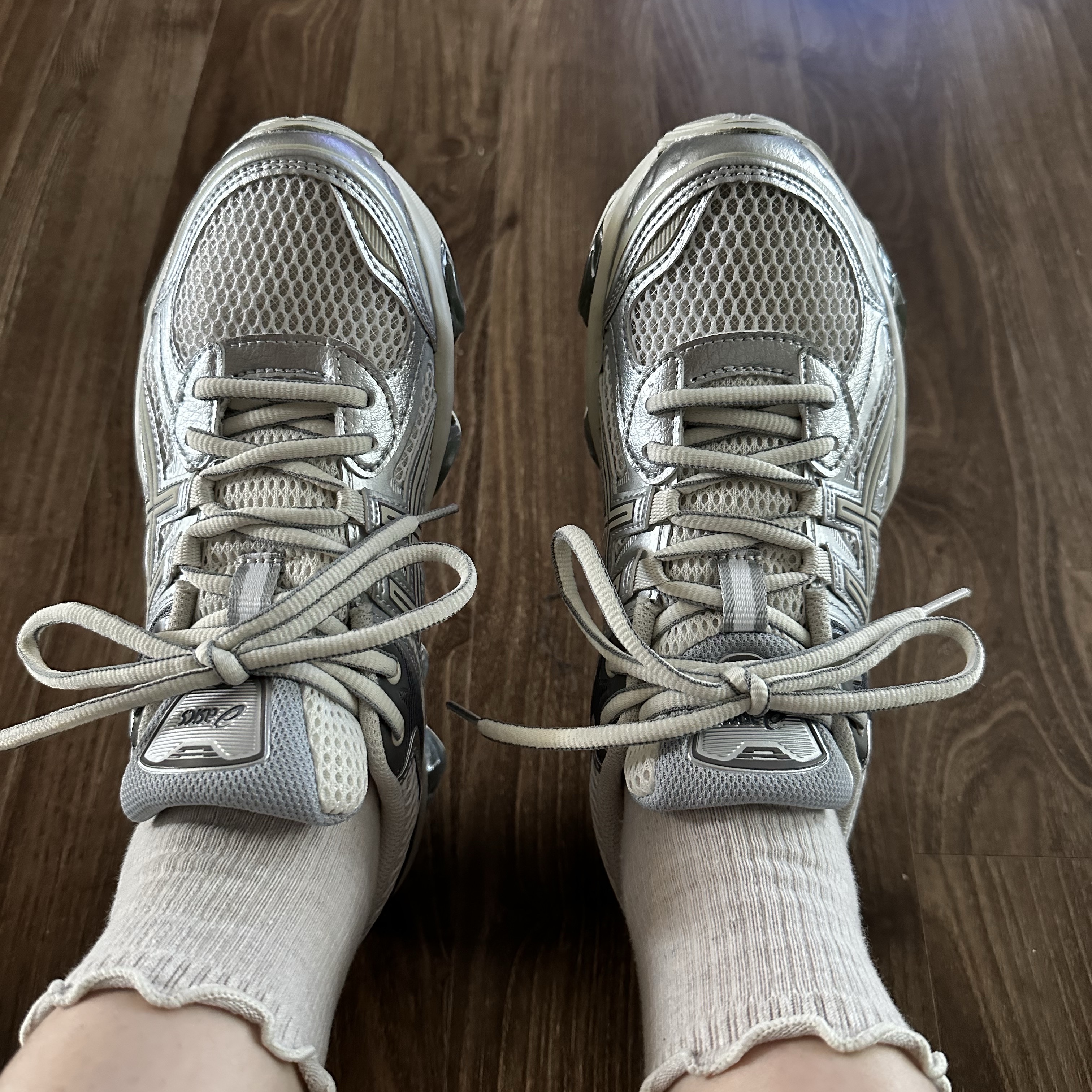 Asics Gel-Quantum Kinetic White Light Dust 착용 스타일 - 2