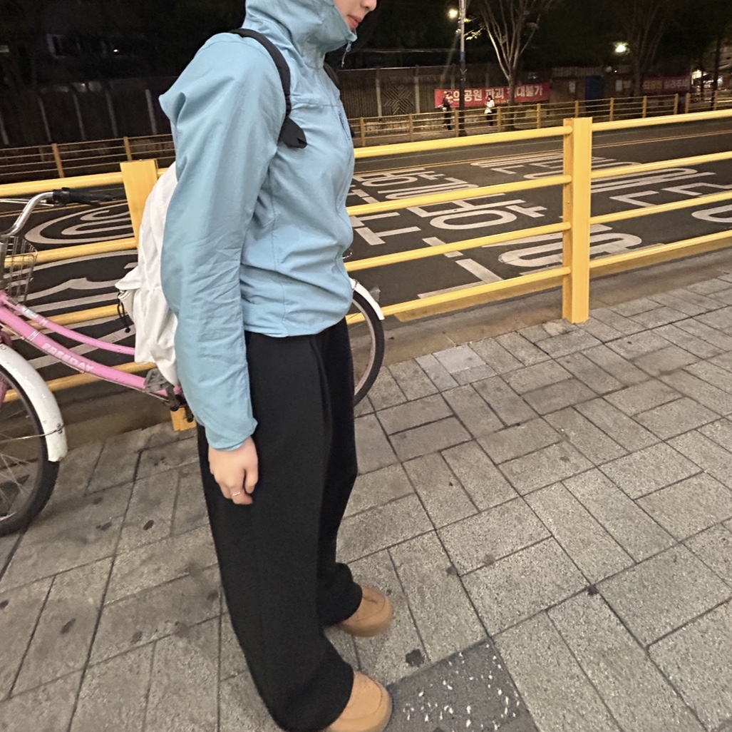 Arc'teryx Squamish Hoody Solace, (W) Nike Air Force 1 '07 WB Flax Wheat 착용 스타일