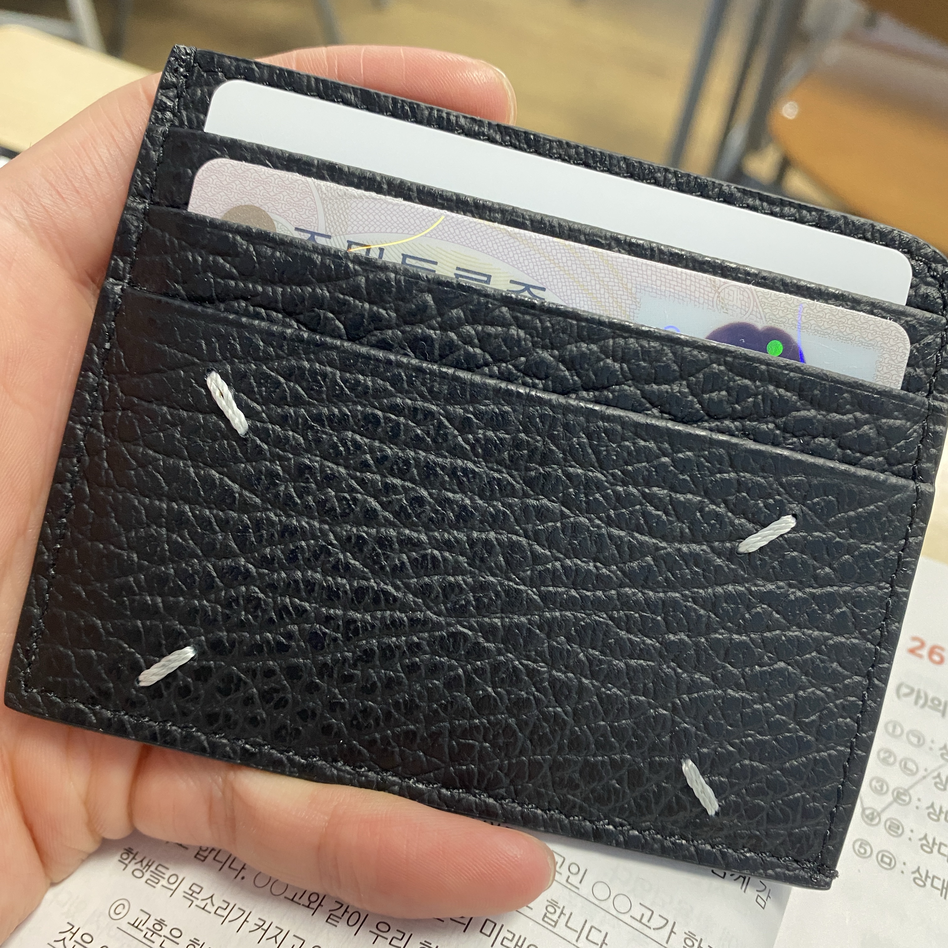 Maison Margiela Stitch Card Holder Black 착용 스타일
