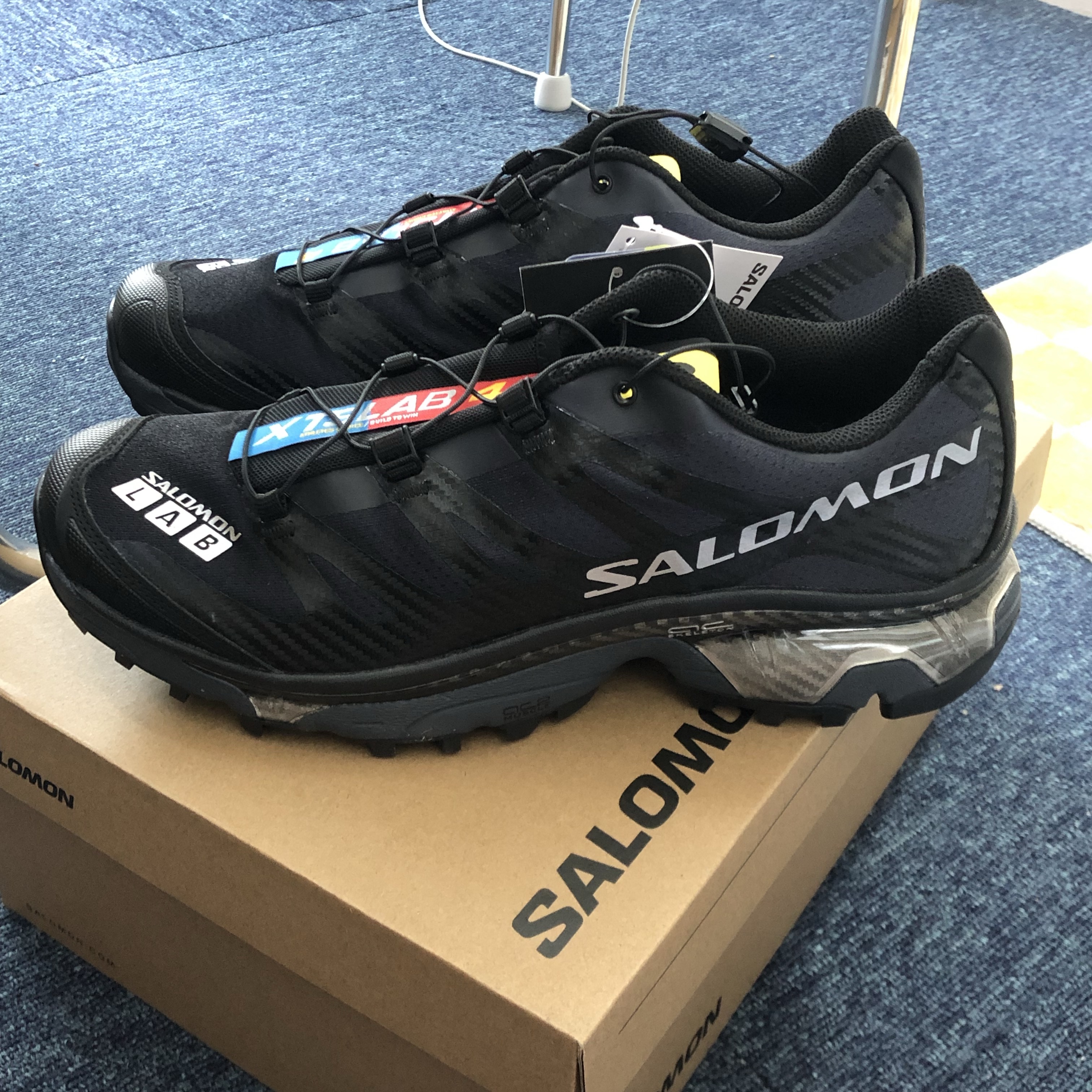 Salomon XT-4 Black Silver Metallic 착용 스타일
