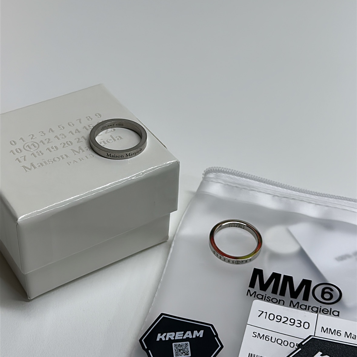 (W) MM6 Maison Margiela Numeric Minimal Signature Ring Silver Palladium, Maison Margiela Logo Ring Palladium 착용 스타일