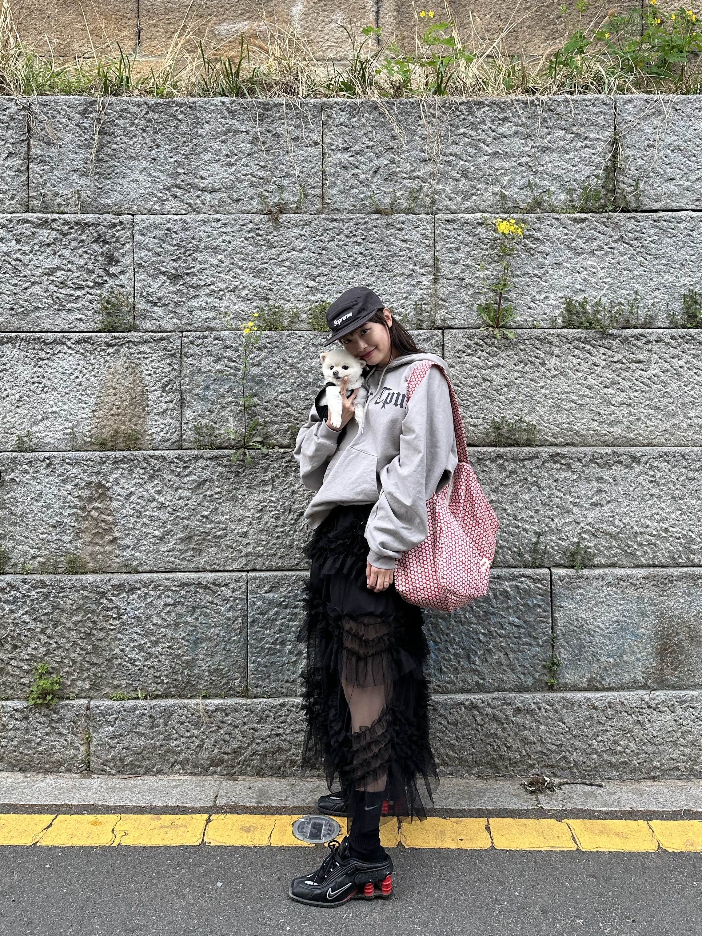 Supreme Washed Chino Twill Camp Cap Black, Yeezy x Gosha Rubchinskiy Tribune Herald HD-01 Hoodie Mocha 착용 스타일 - 6