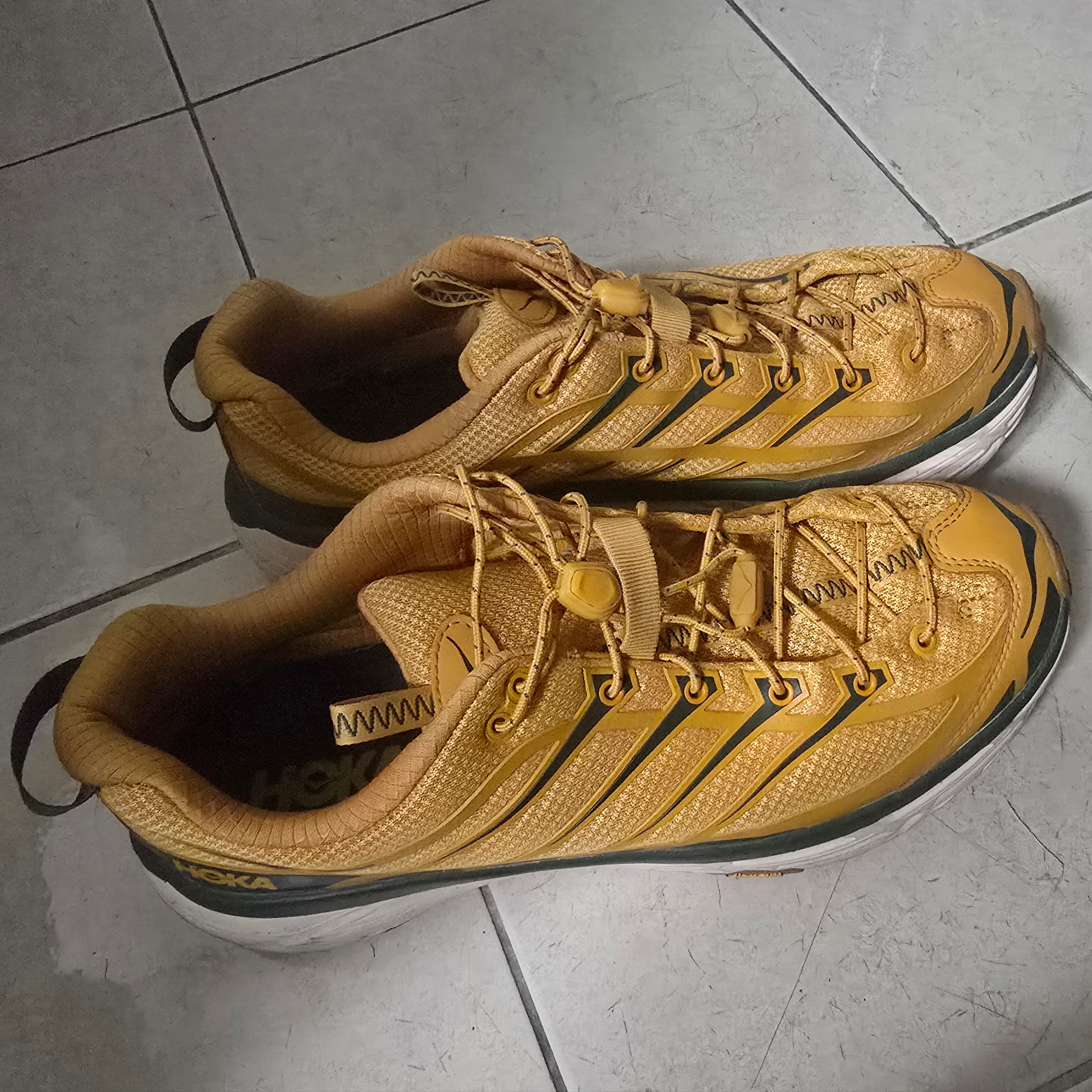 Hoka Mafate Three 2 Golden Yellow Eggnog 착용 스타일