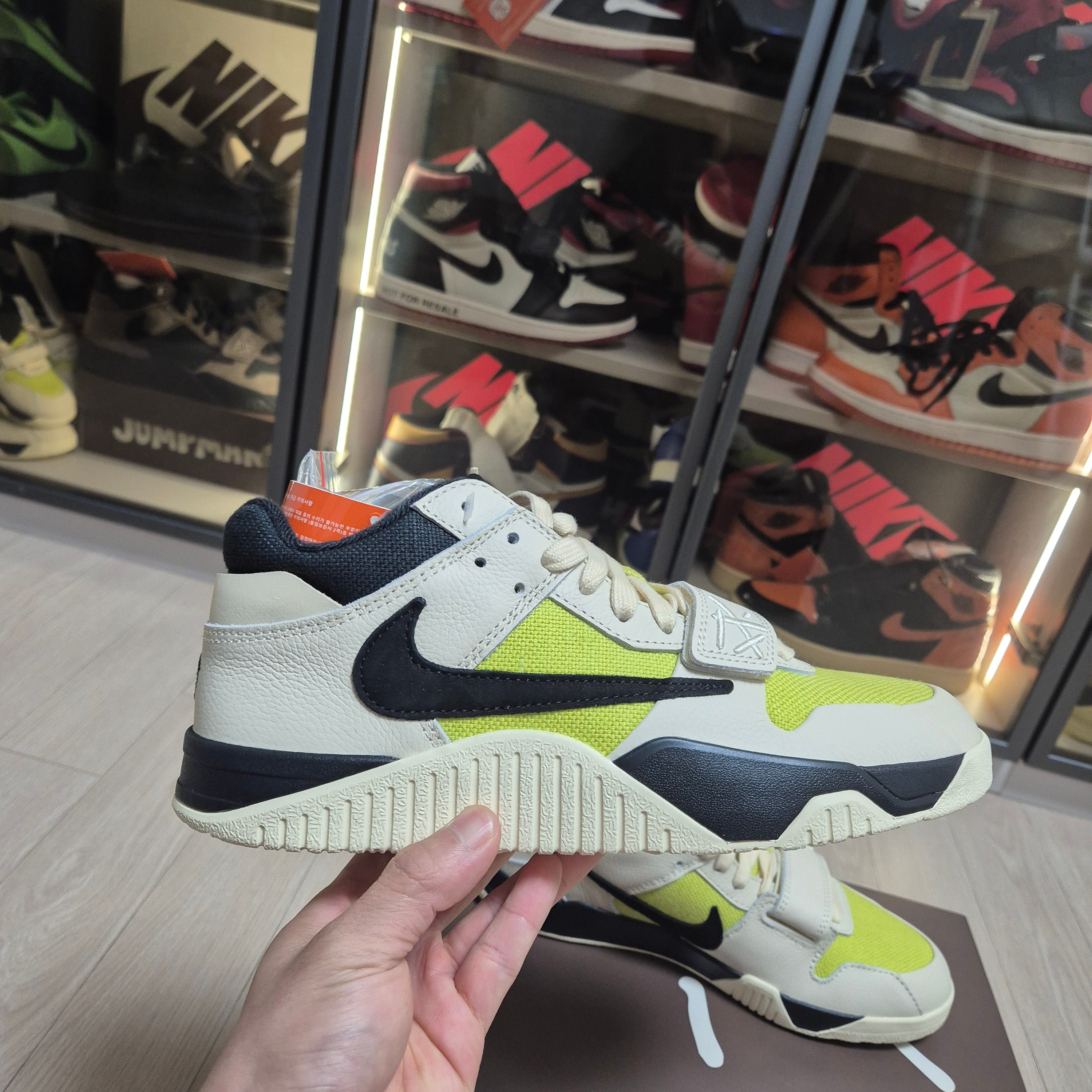Jordan x Travis Scott Jumpman Jack TR Bright Cactus 착용 스타일 - 5