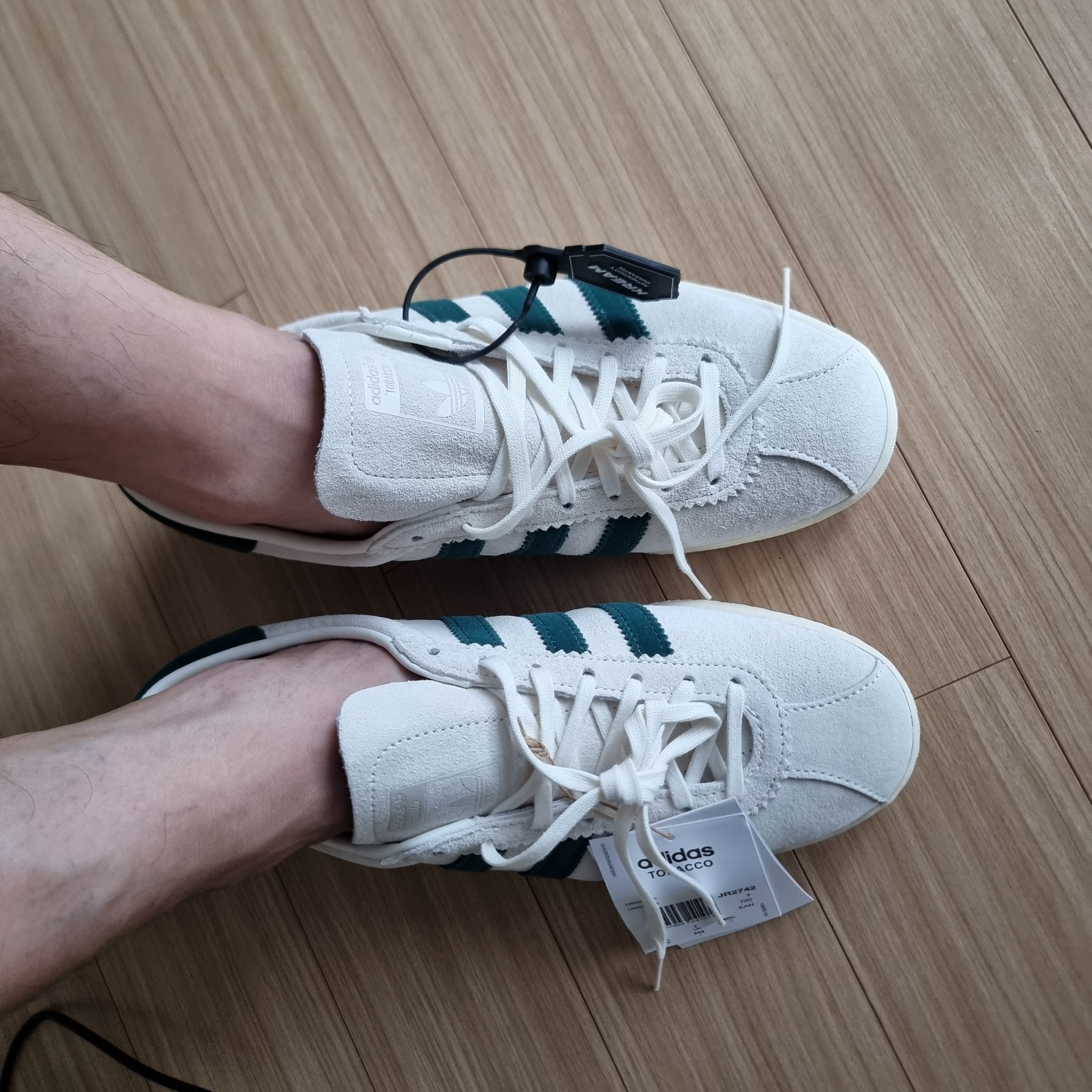 Adidas Tobacco Off White Collegiate Green 착용 스타일
