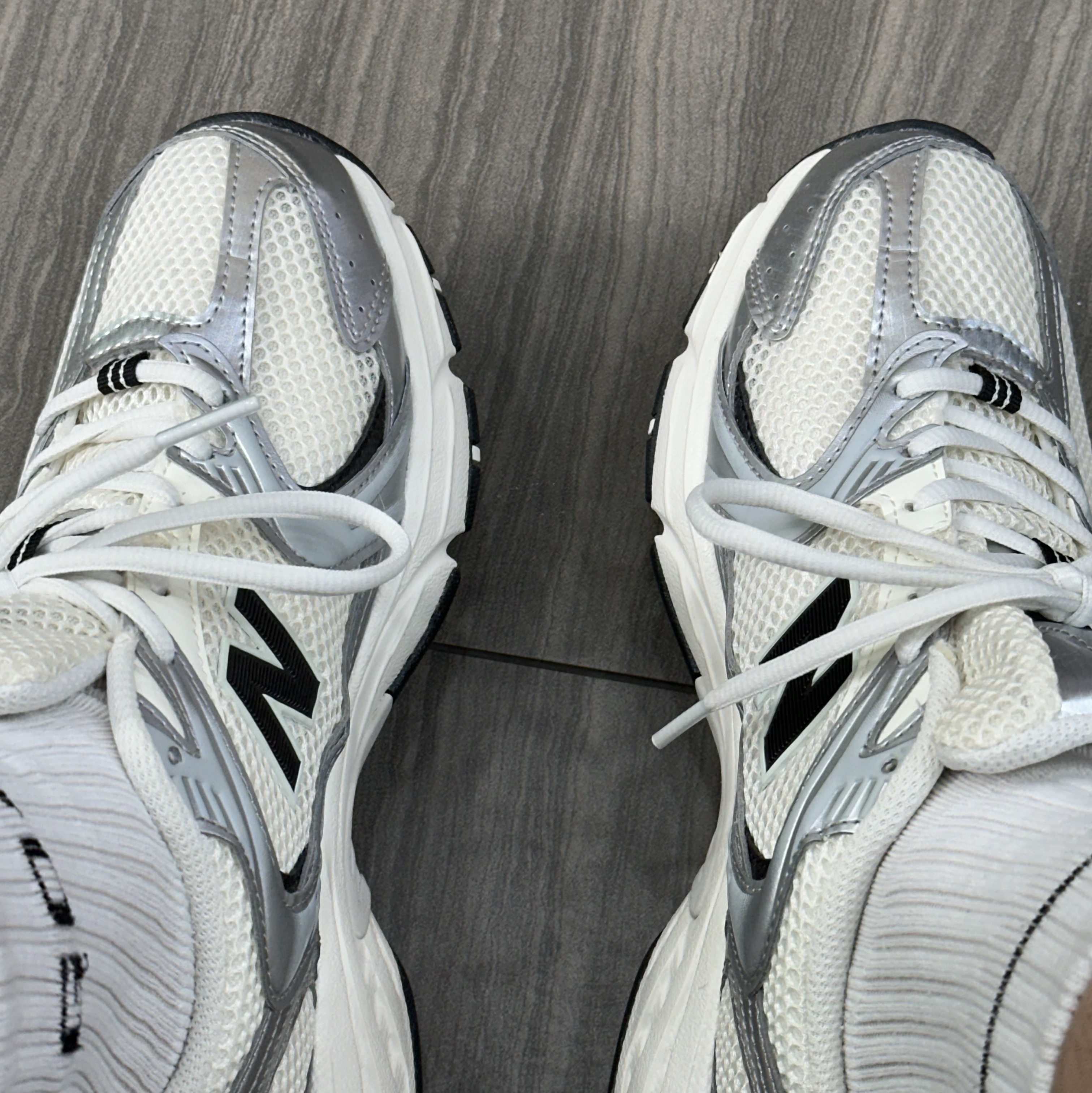 New Balance 530 Angora Cream Silver 착용 스타일