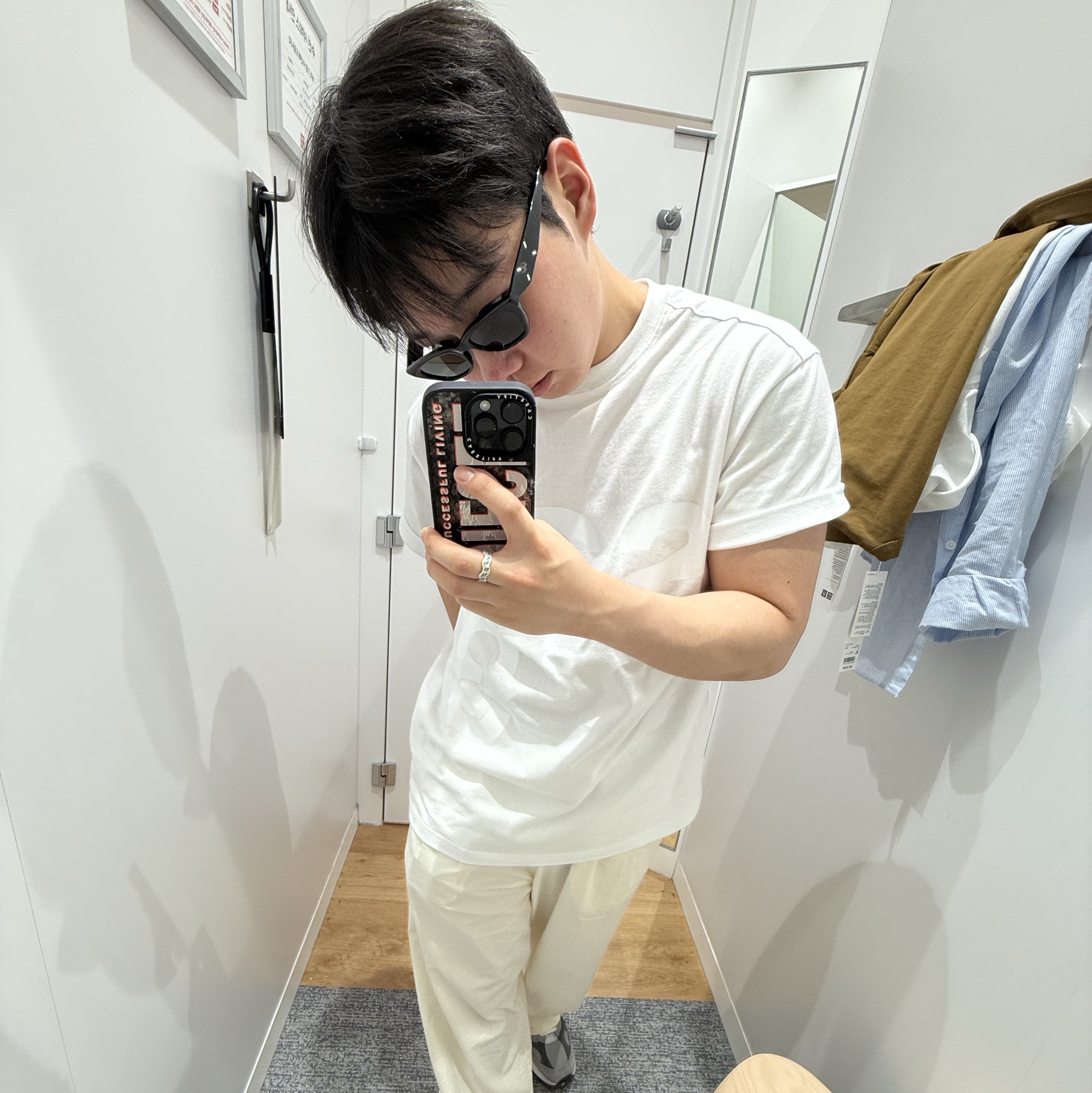 [예약 배송][KREAM 단독] Safarispot Basic Safari T-Shirt White, Gentle Monster x Maison Margiela MM208 Black Gray 착용 스타일 - 1