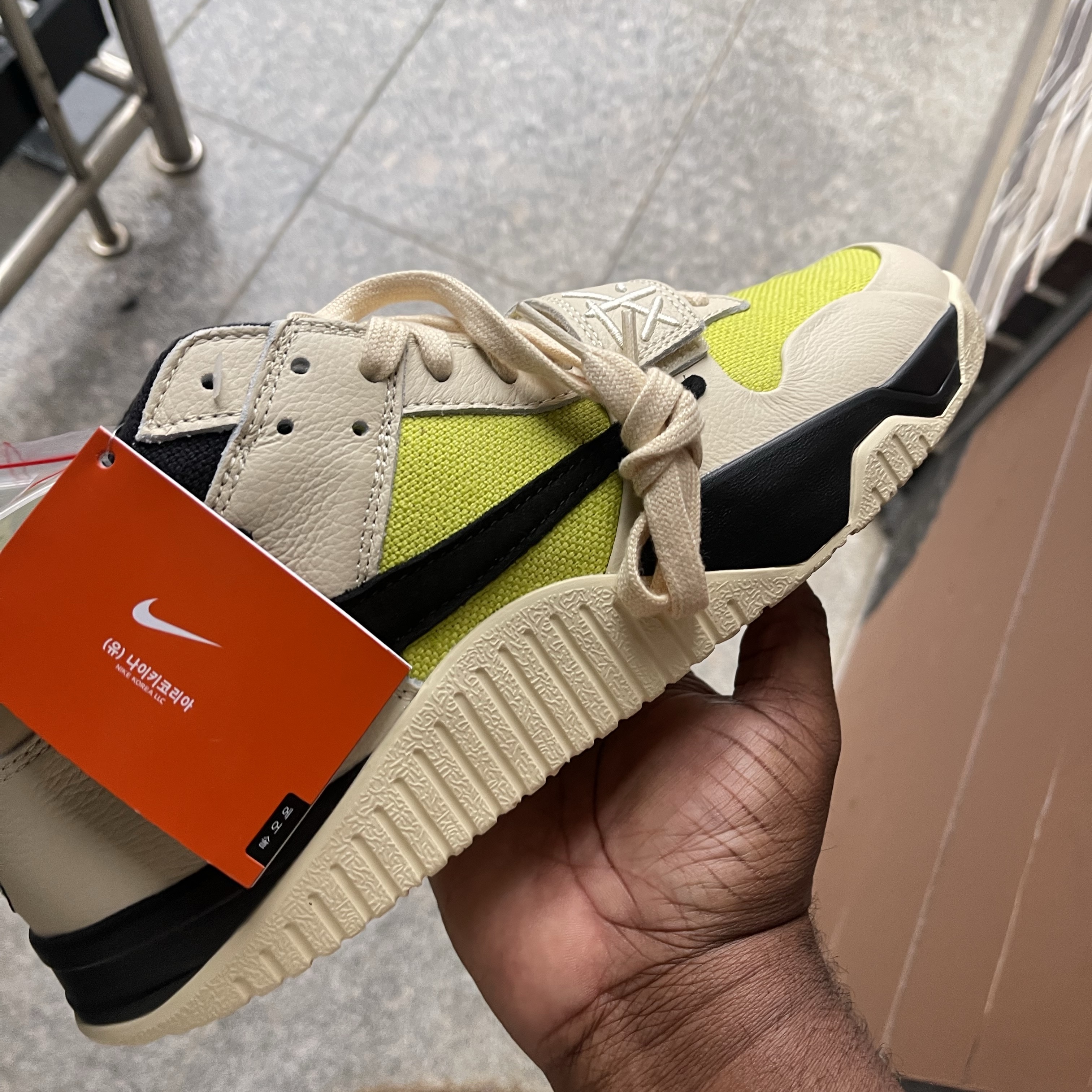 Jordan x Travis Scott Jumpman Jack TR Bright Cactus 착용 스타일