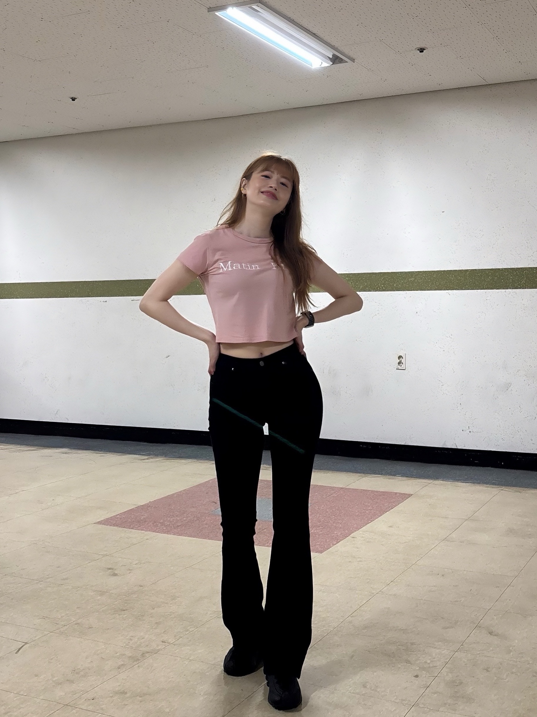 (W) Matin Kim Logo Crop Top Pink, (W) Nike Shox R4 Black 착용 스타일 - 4