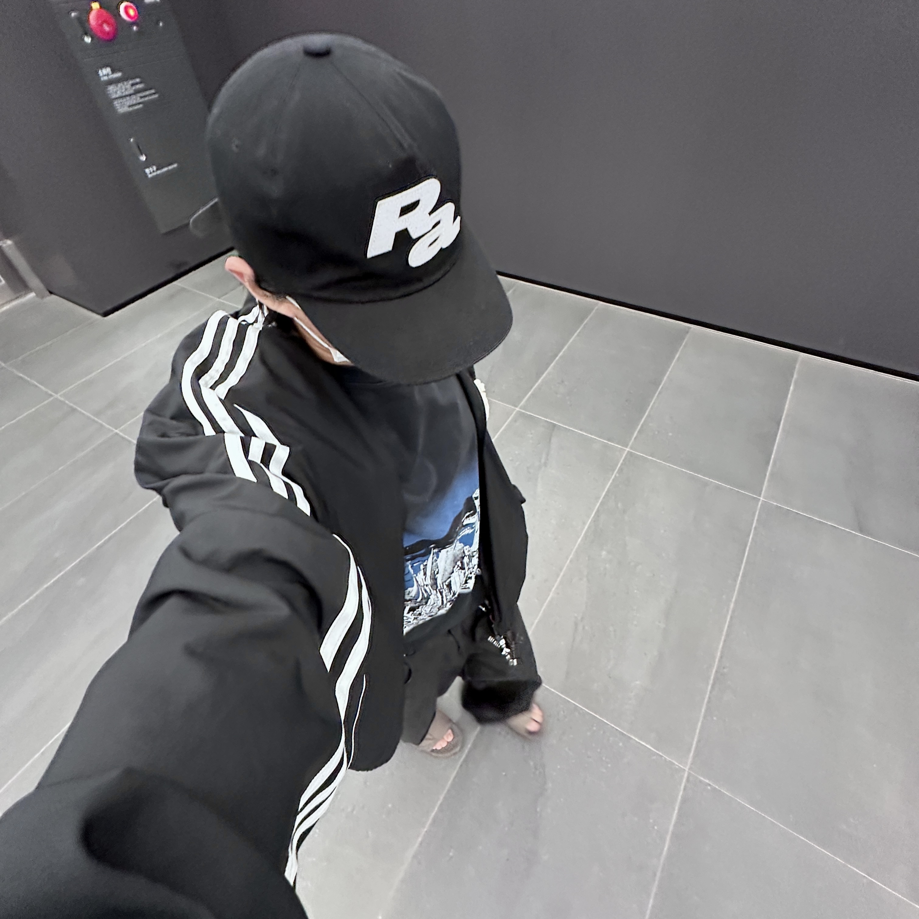 Yeezy Season 7 Nylon Slipper Graphite, (W) Adidas Adilenium Oversized Track Top Black - KR Sizing 착용 스타일 - 3