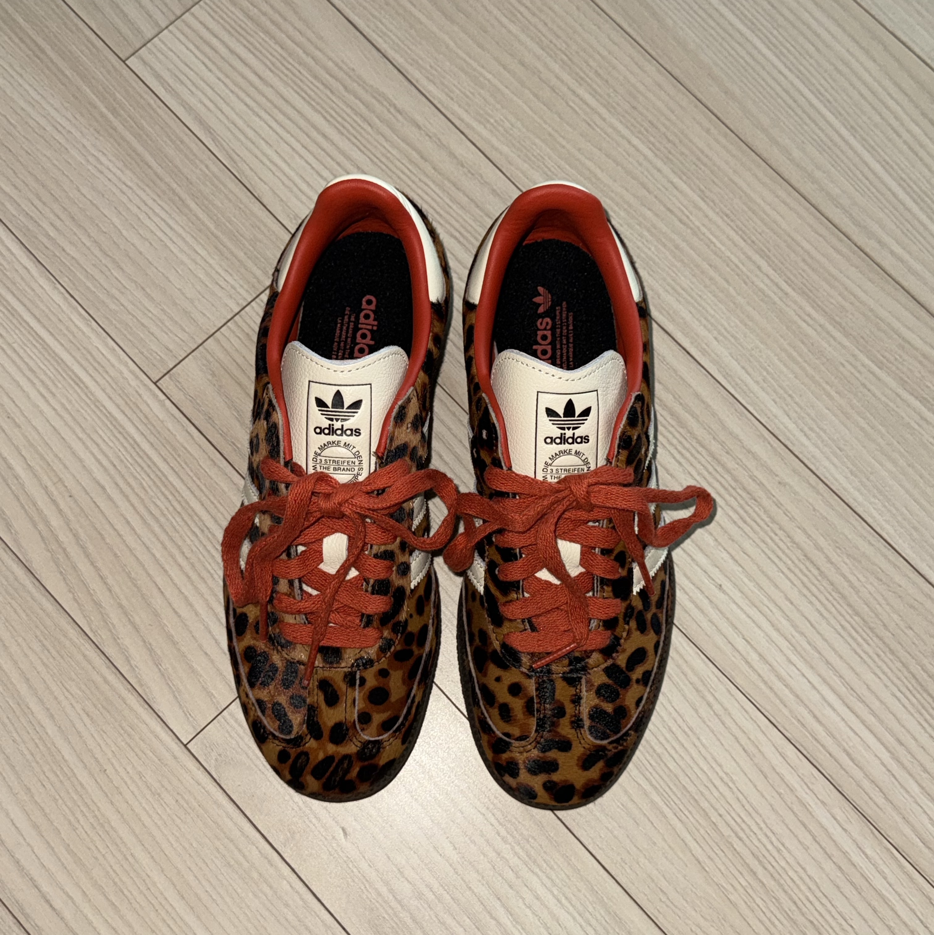 (W) Adidas Samba OG Core Black Preloved Red 착용 스타일 - 3