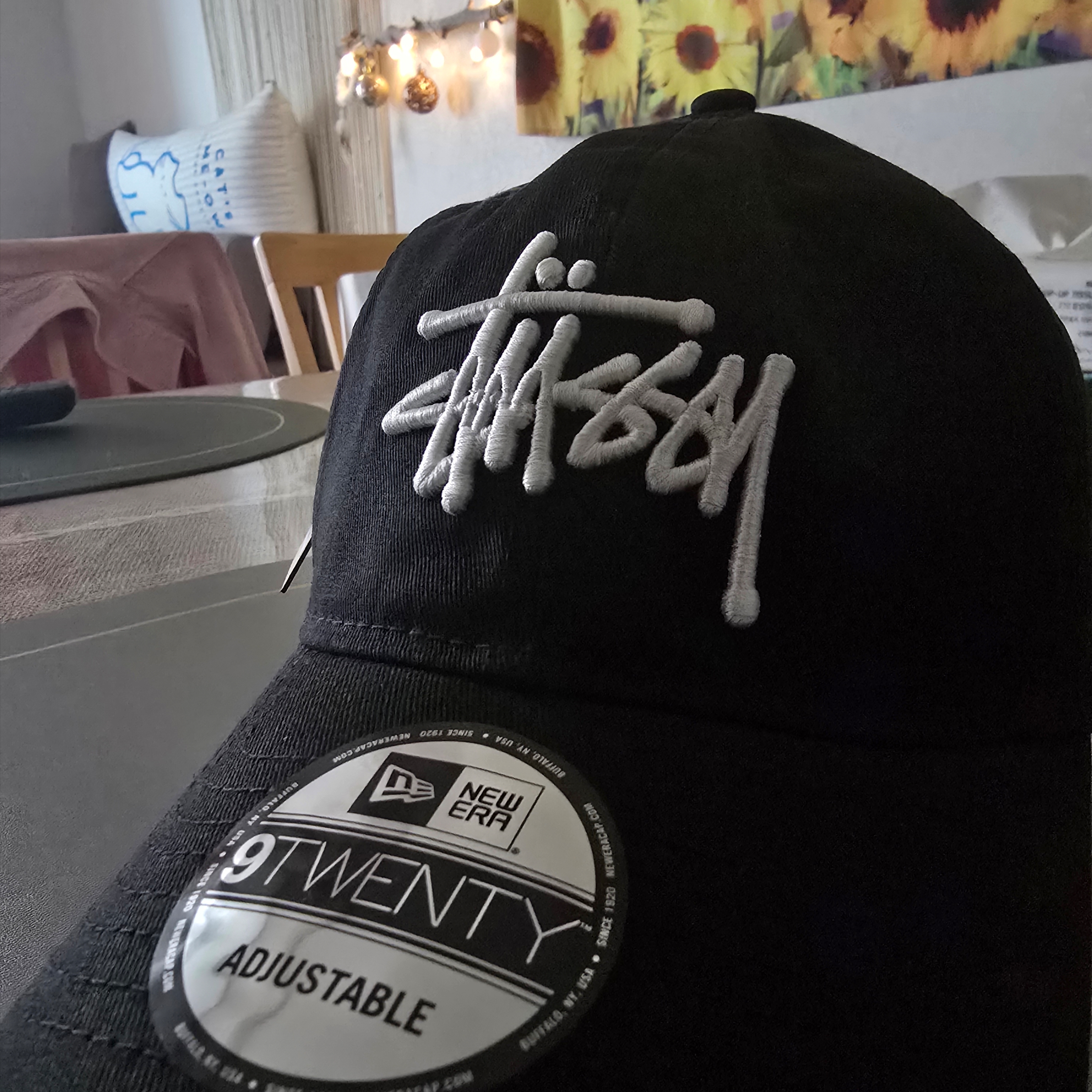 Stussy Basic New Era 9Twenty Basic Strapback Black 착용 스타일