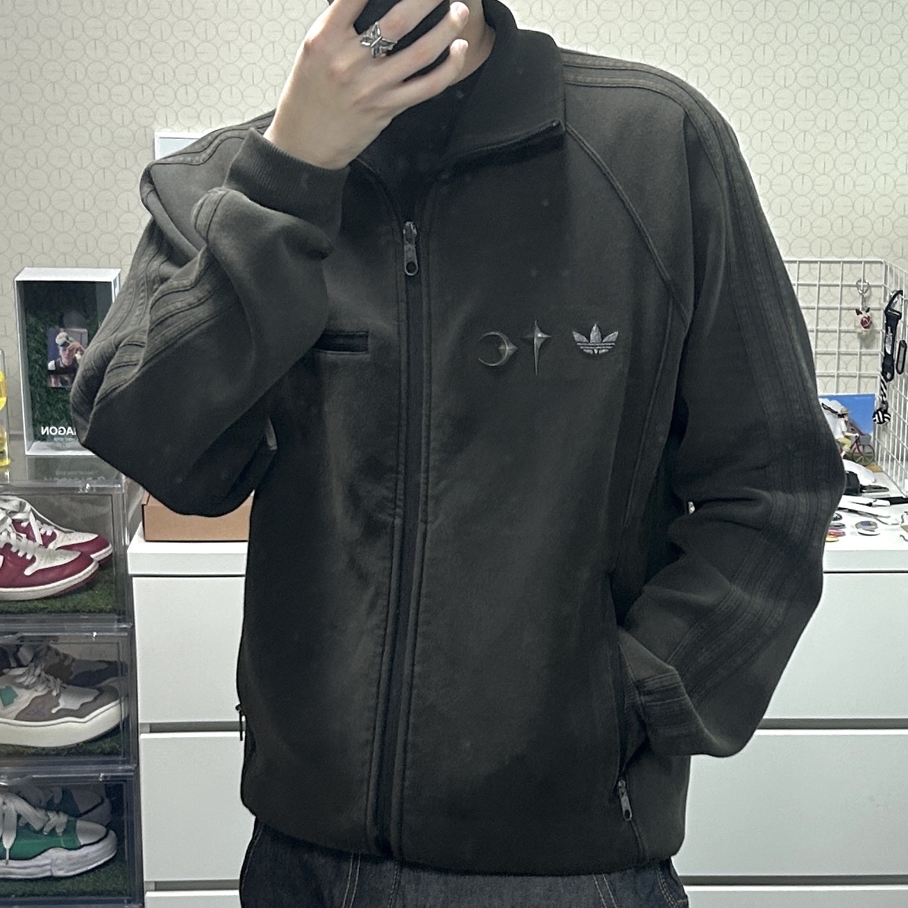 Adidas x Thug Club Track Top Black - KR Sizing, Balenciaga Defender Sneakers Black 착용 스타일 - 2