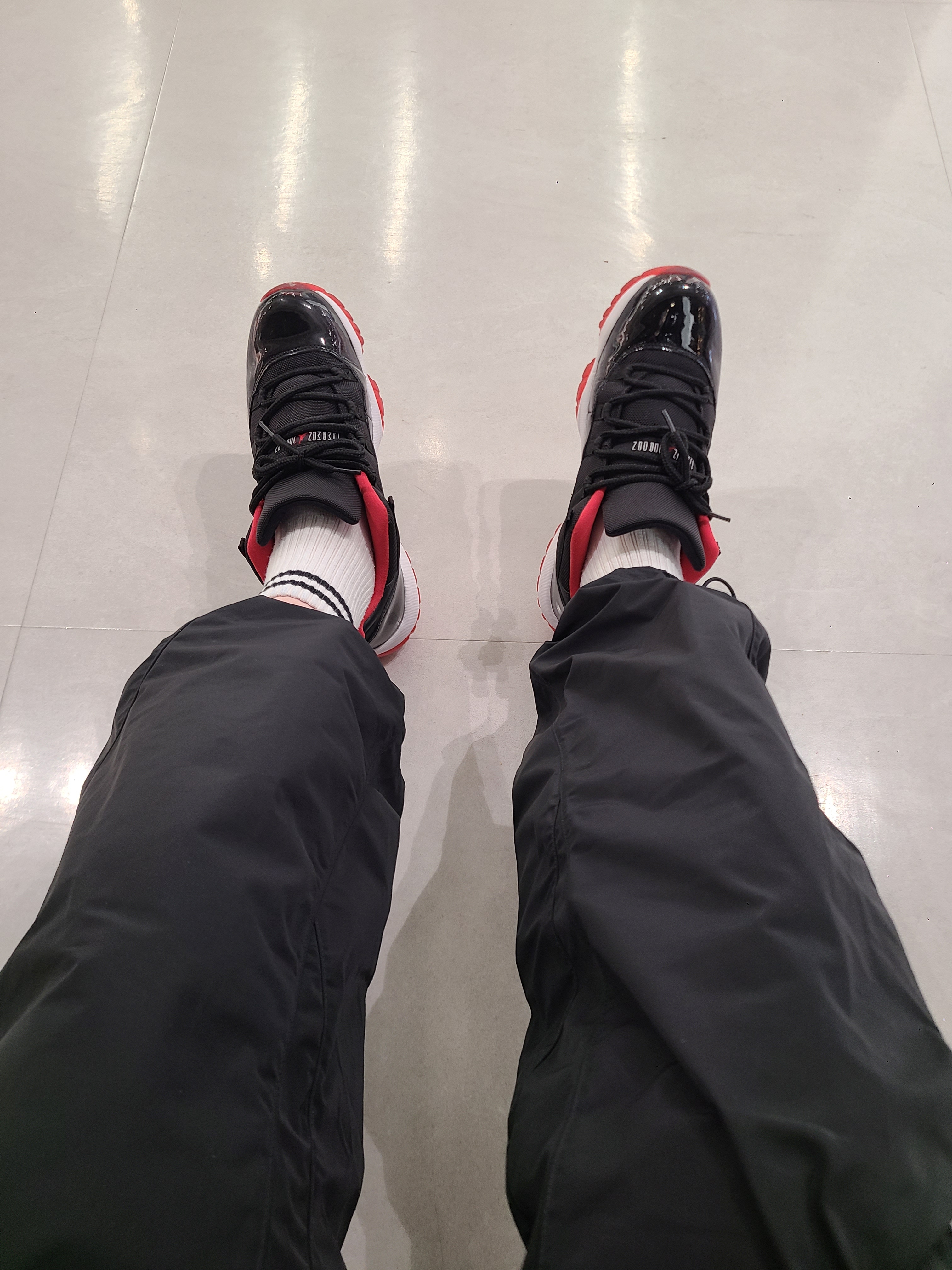 Nike x Off-White NRG Track Pants Black - US/EU, Jordan 11 Retro Low Bred 착용 스타일 - 2