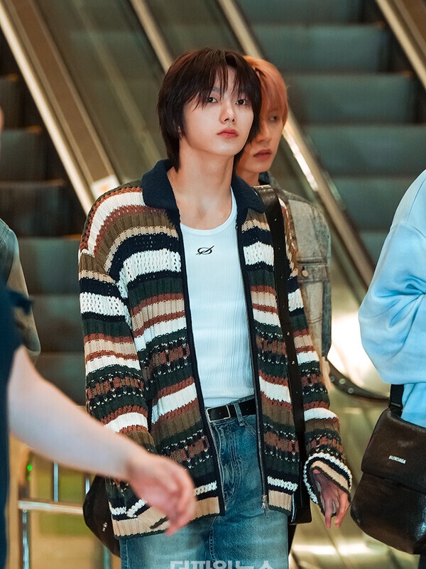 STU Multi Collar Zip UP Sweater 착용 스타일 - 2