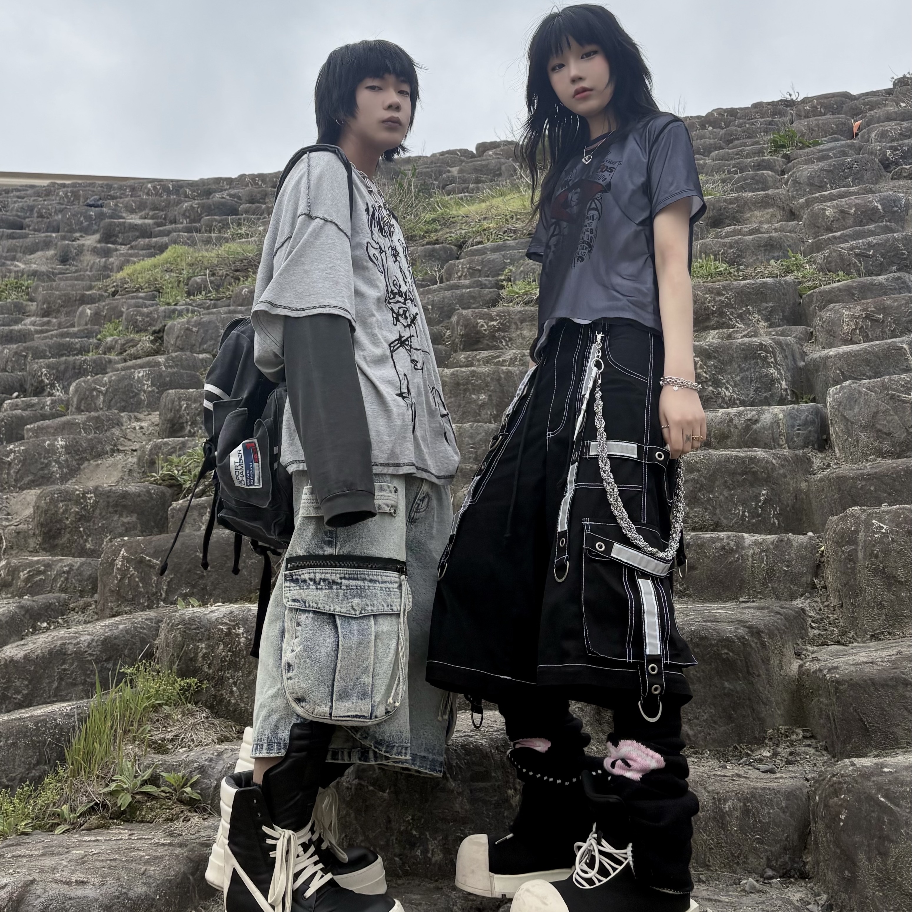 Rick Owens Hollywood Mega Bumper Geobasket in Full Grain Calf Leather Black Milk 착용 스타일 - 3