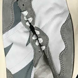 New Balance 327 Grey 착용 스타일