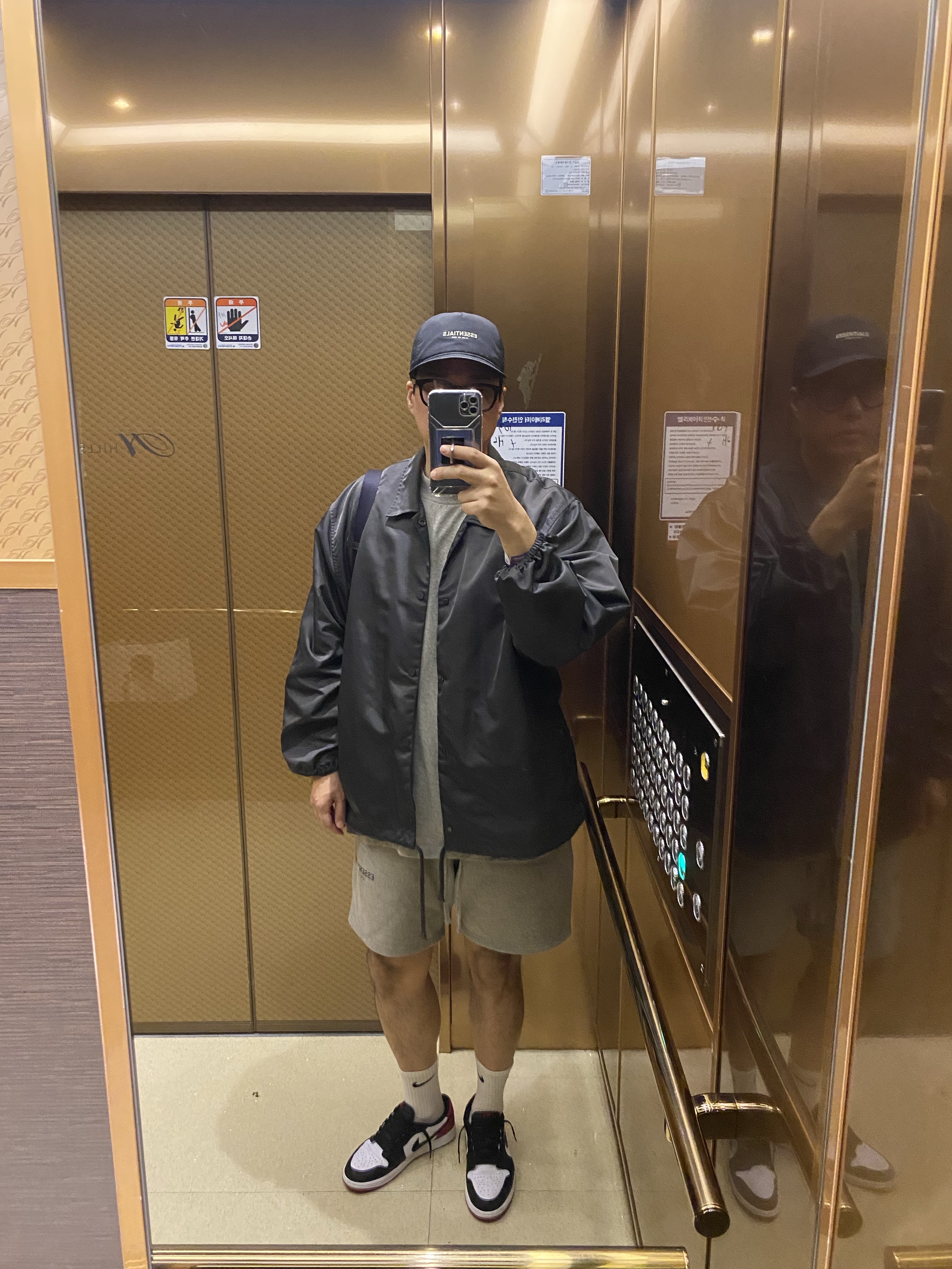 Essentials x New Era Retro Crown Strapback Black, Essentials Coaches Jacket Iron - 22SS 착용 스타일 - 1