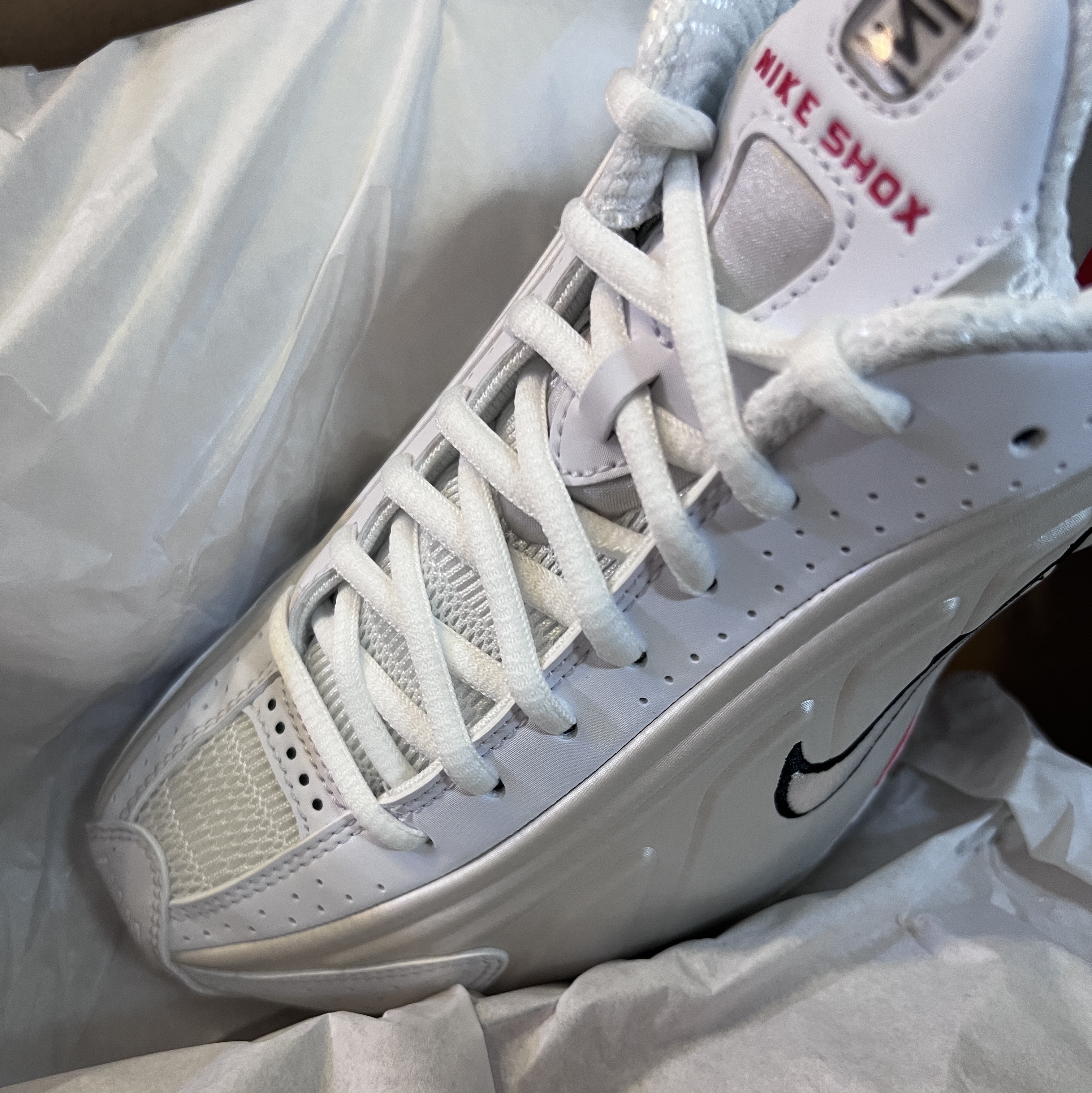 (W) Nike Shox R4 White Phantom 착용 스타일