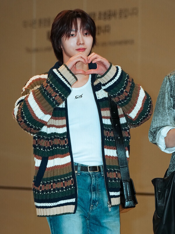STU Multi Collar Zip UP Sweater 착용 스타일 - 1