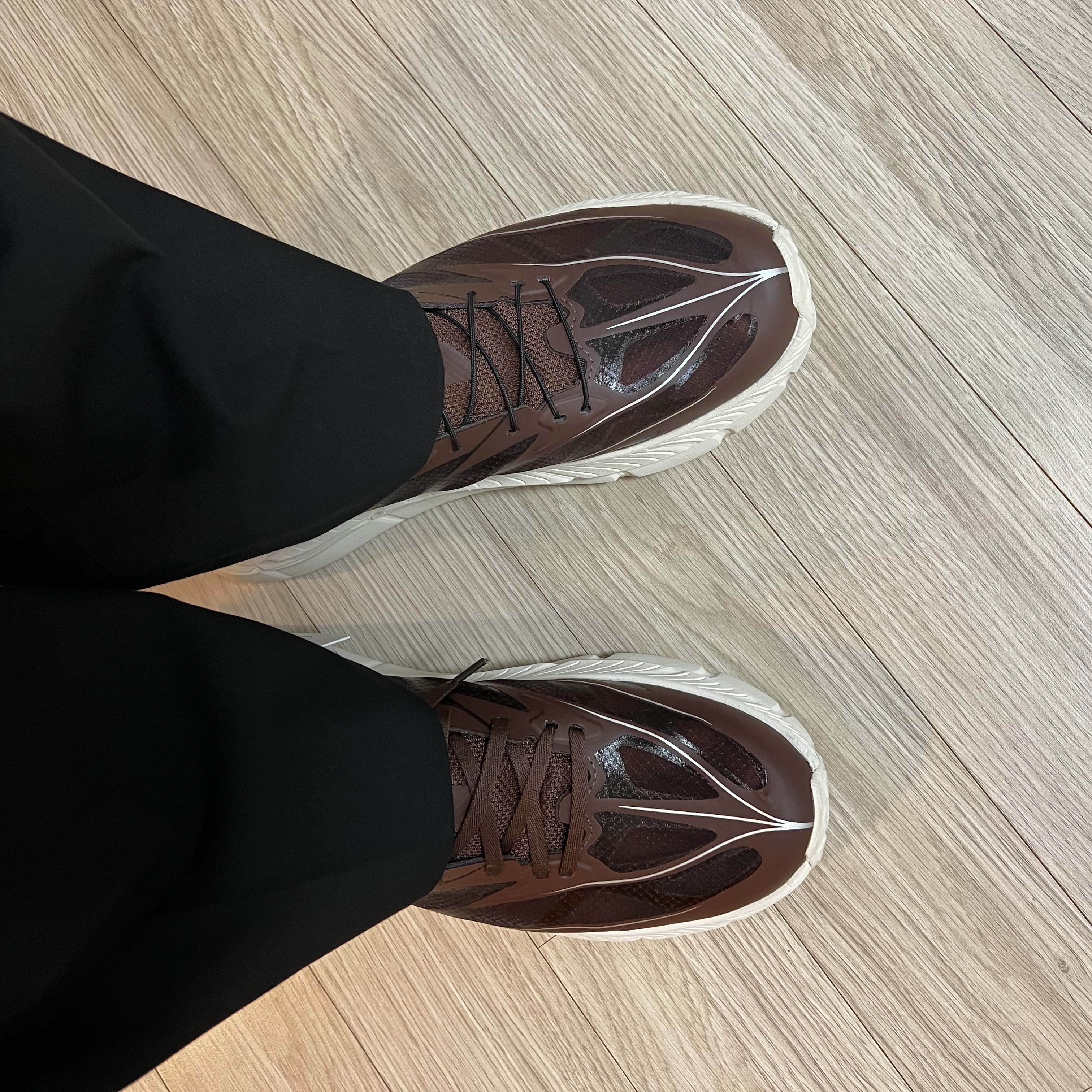 Hoka Mafate Speed 4 Lite Cold Brew Oat Milk 착용 스타일 - 4