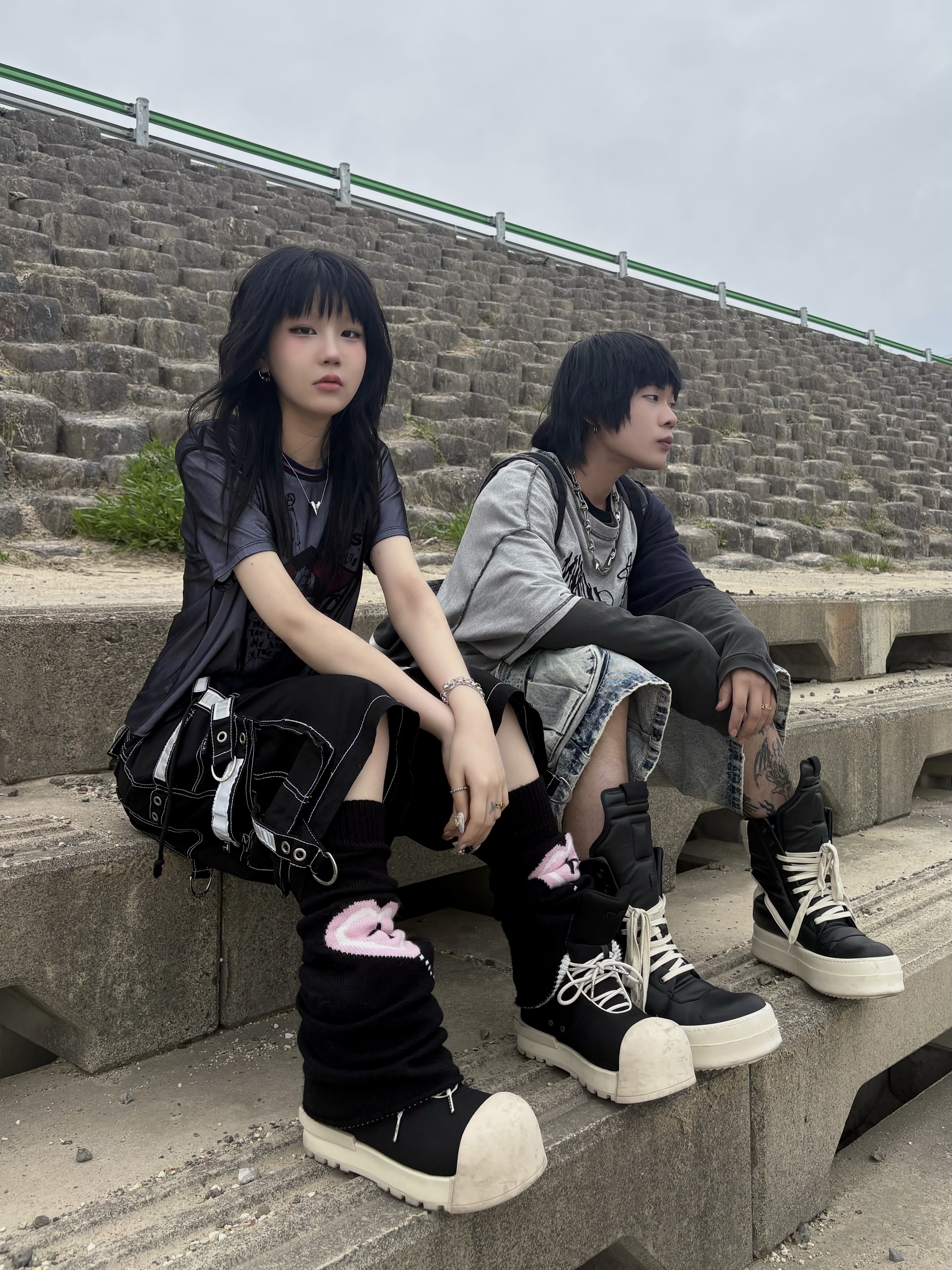 SPORT CHAMBER SC Sporty Rucksack Charcol, Rick Owens Leather Mega Bumper Geobasket Black Milk 착용 스타일 - 3