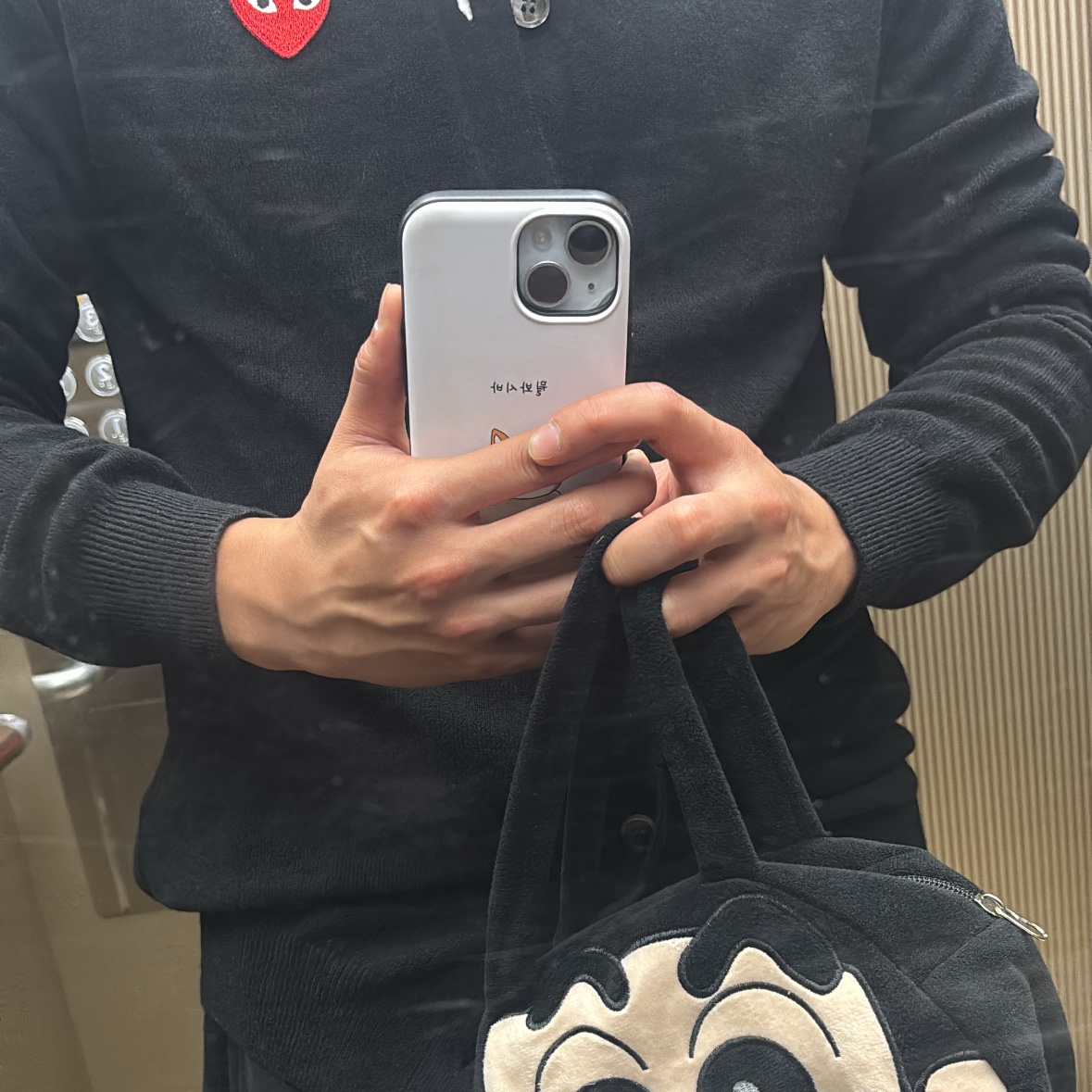 Play Comme des Garcons Knit Red Heart Cardigan Black 착용 스타일