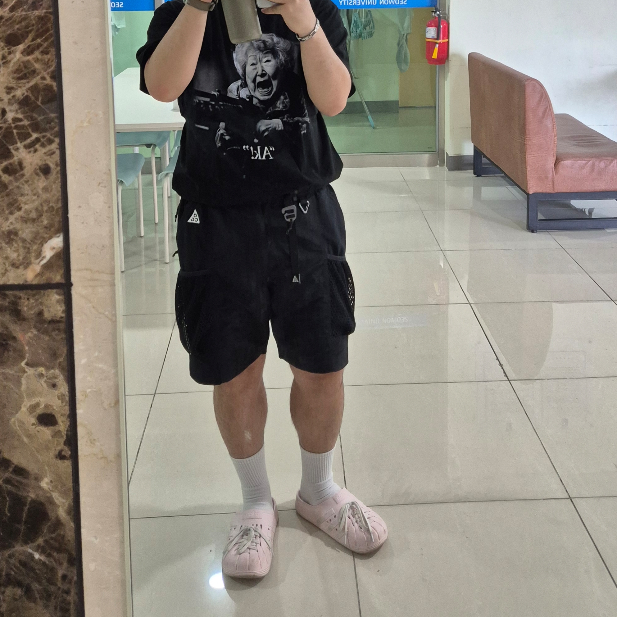 Nike ACG Snowgrass Cargo Shorts Black - Asia, Adidas Adilette Clogs Almost Pink 착용 스타일