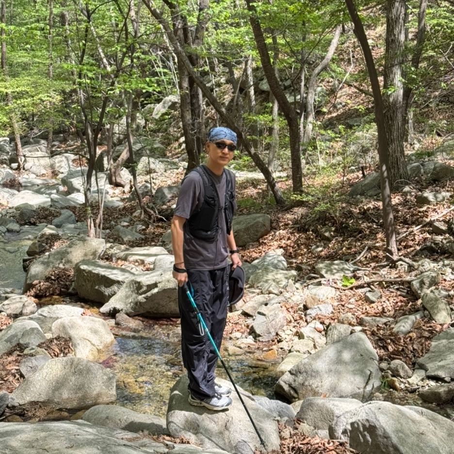 Arc'teryx System A Hangdog Jacket Blackite, And Wander x Gramicci Patchwork Wind Pant Black 착용 스타일 - 2