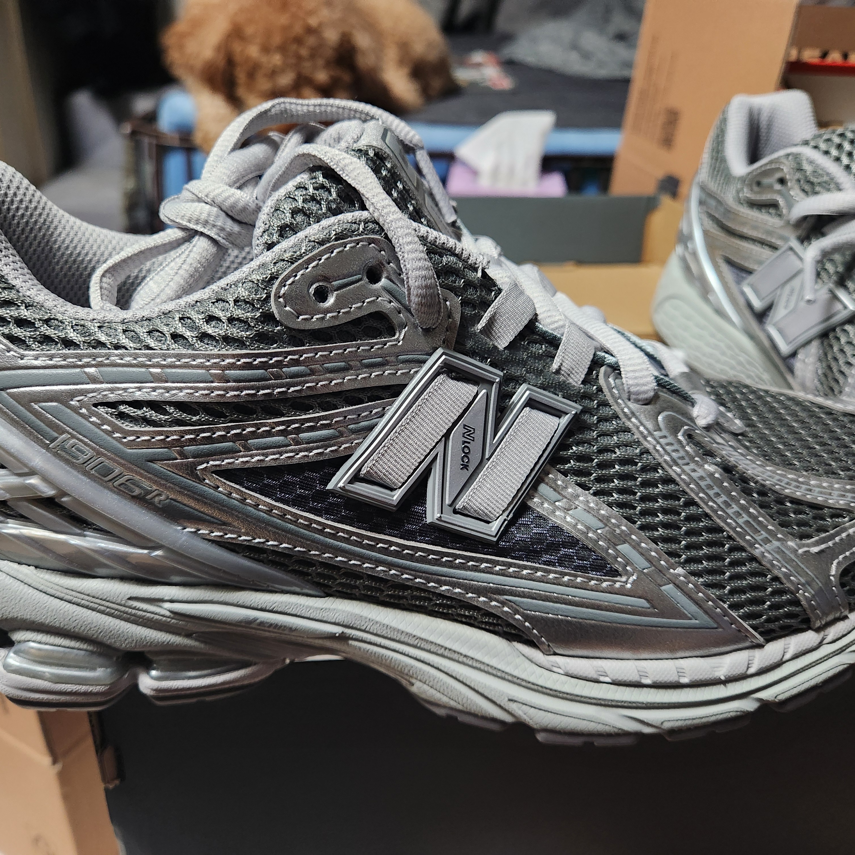 New Balance 1906R Harbor Grey Silver Metalic 착용 스타일 - 1