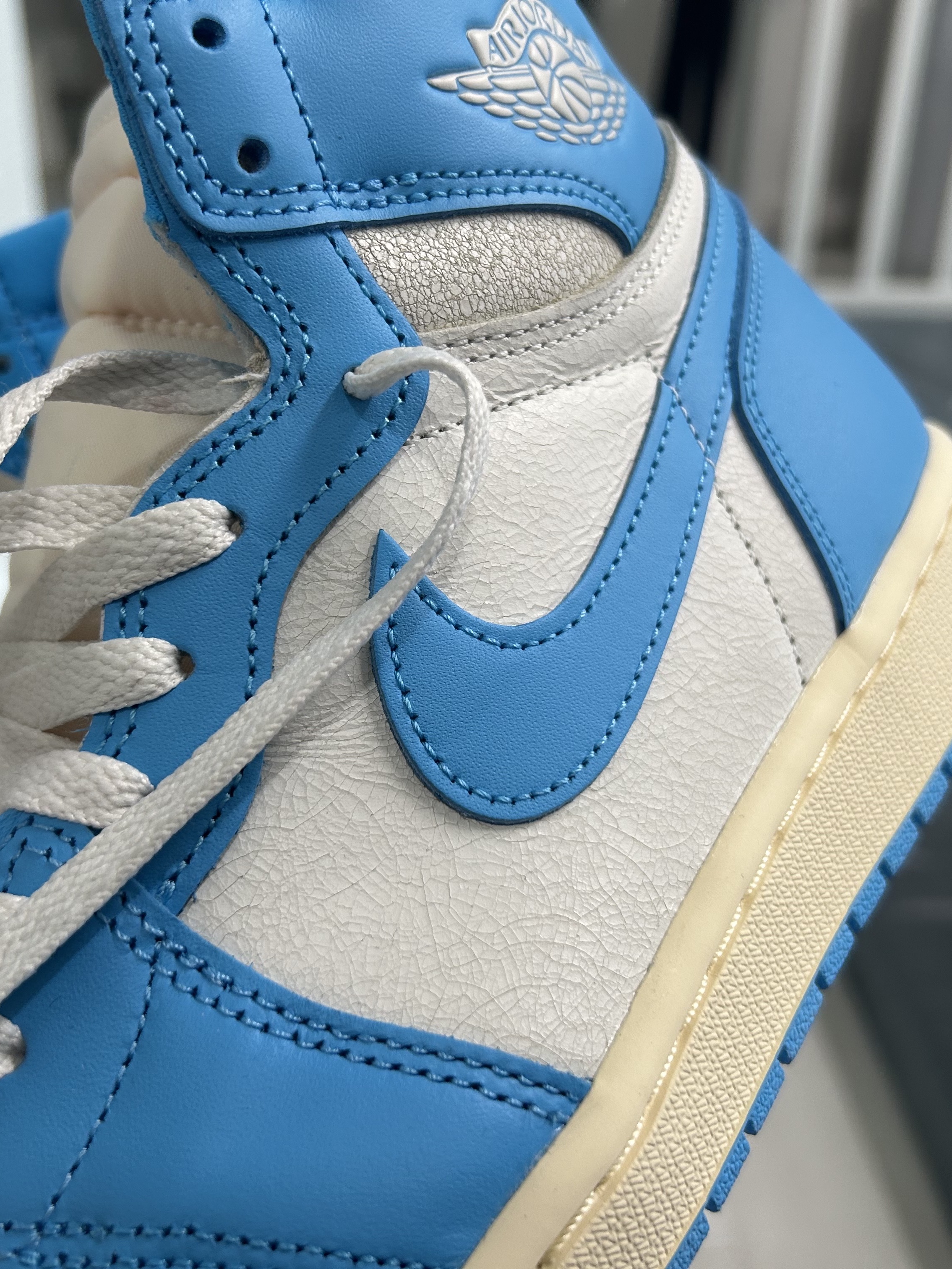 Jordan 1 Retro High OG UNC Reimagined 착용 스타일 - 5