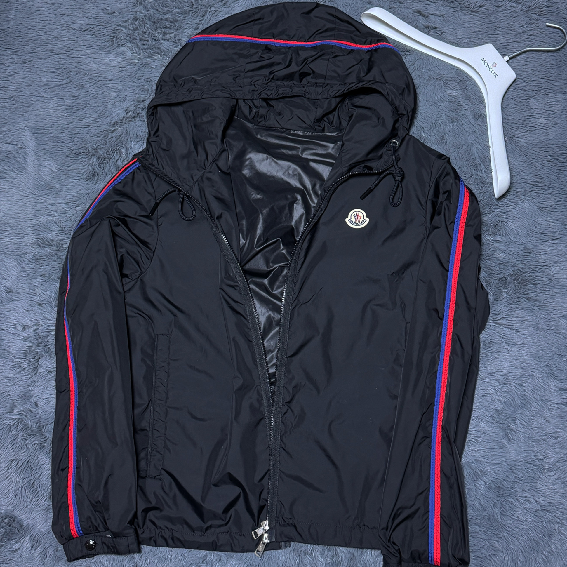 Moncler Hattab Rain Jacket Black - 22SS 착용 스타일