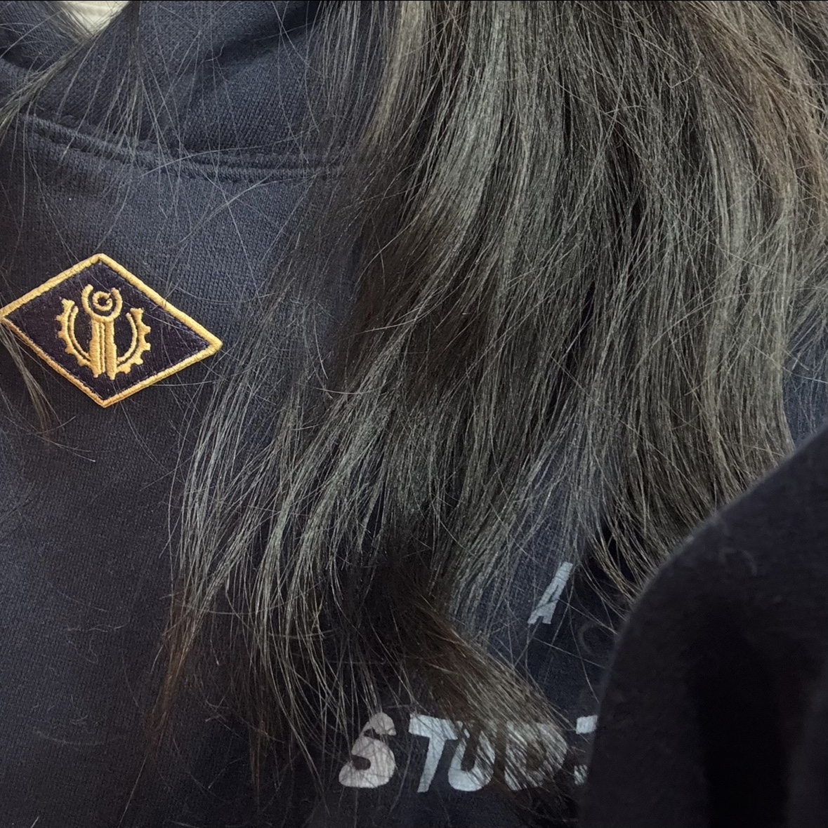 IAB Studio x Arcane Piltover Hoodie Navy Dove Blue 착용 스타일