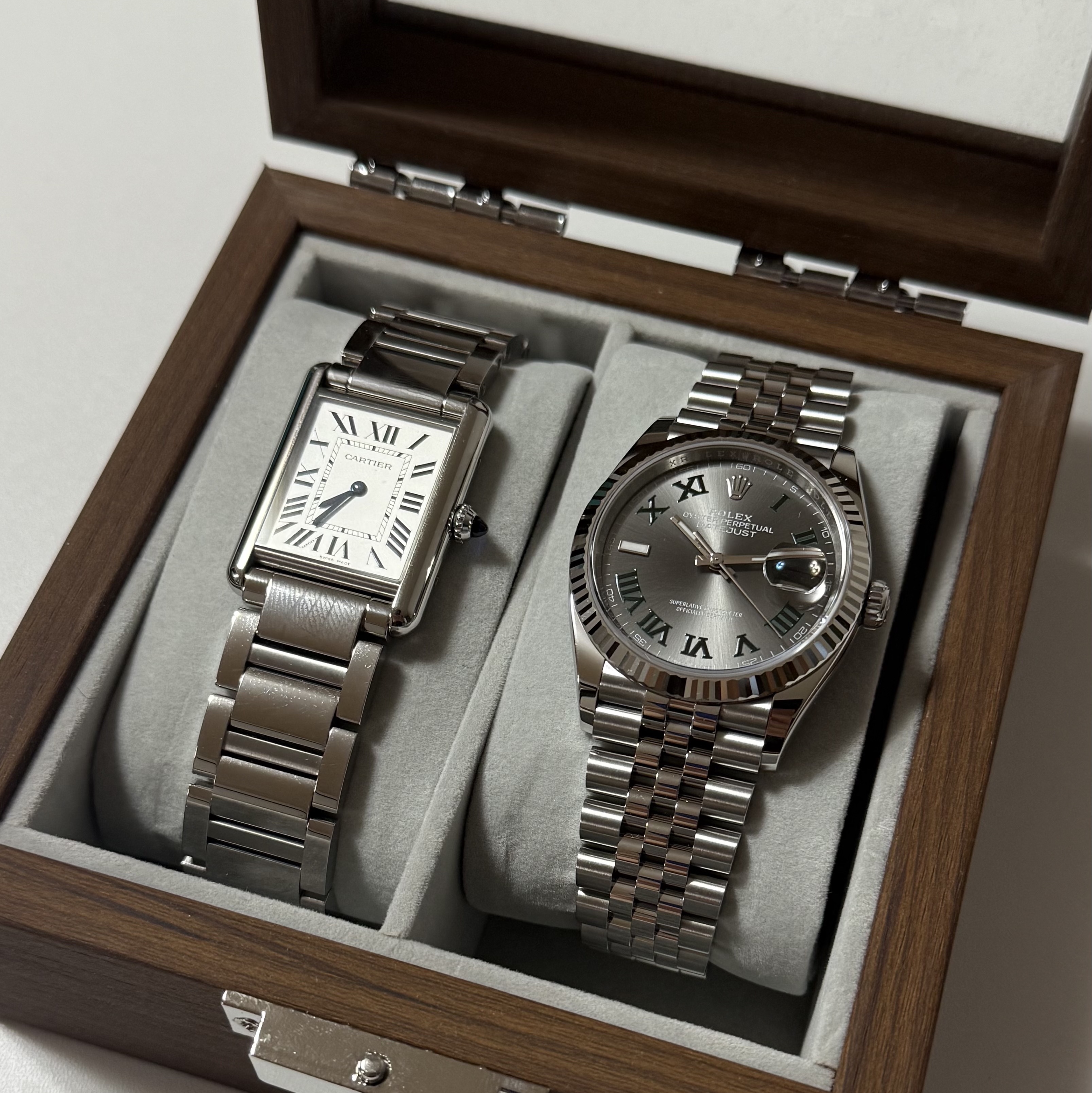 Rolex Datejust 36mm 126234 Slate Roman Jubilee, Cartier Tank Must Watch Small Quartz Steel Bracelet Steel 착용 스타일